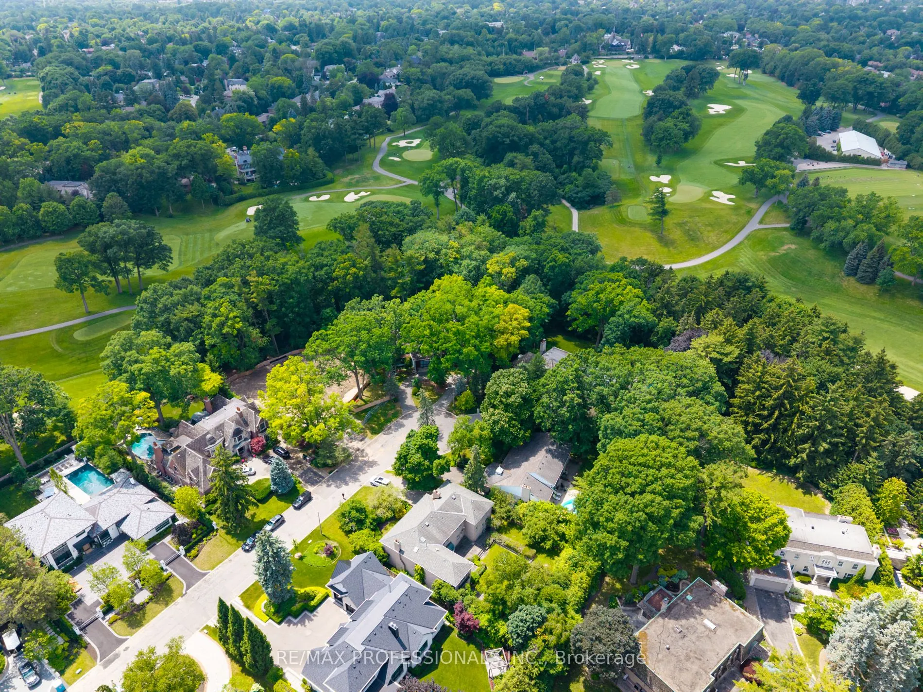 10 Woodmere Court