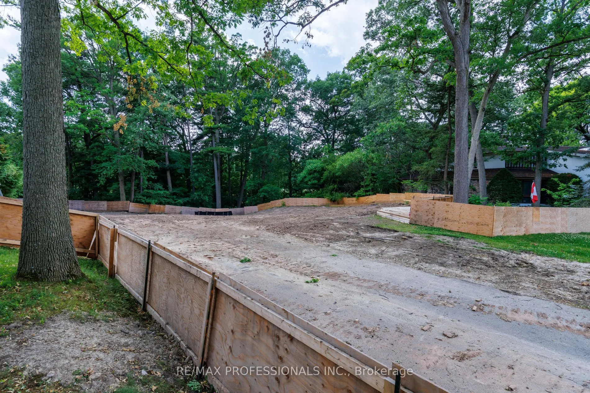 10 Woodmere Court
