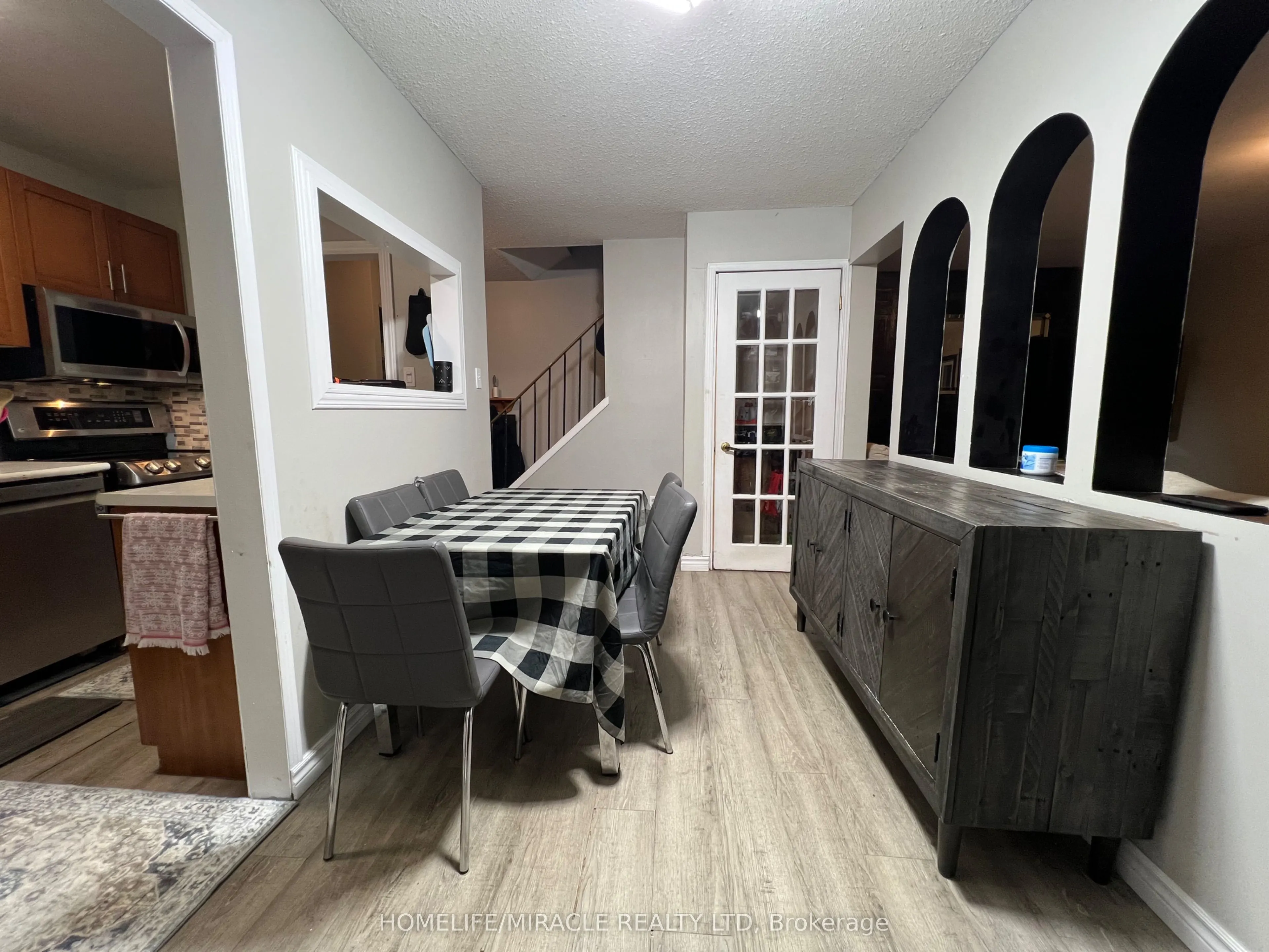 5 Glencairn Square