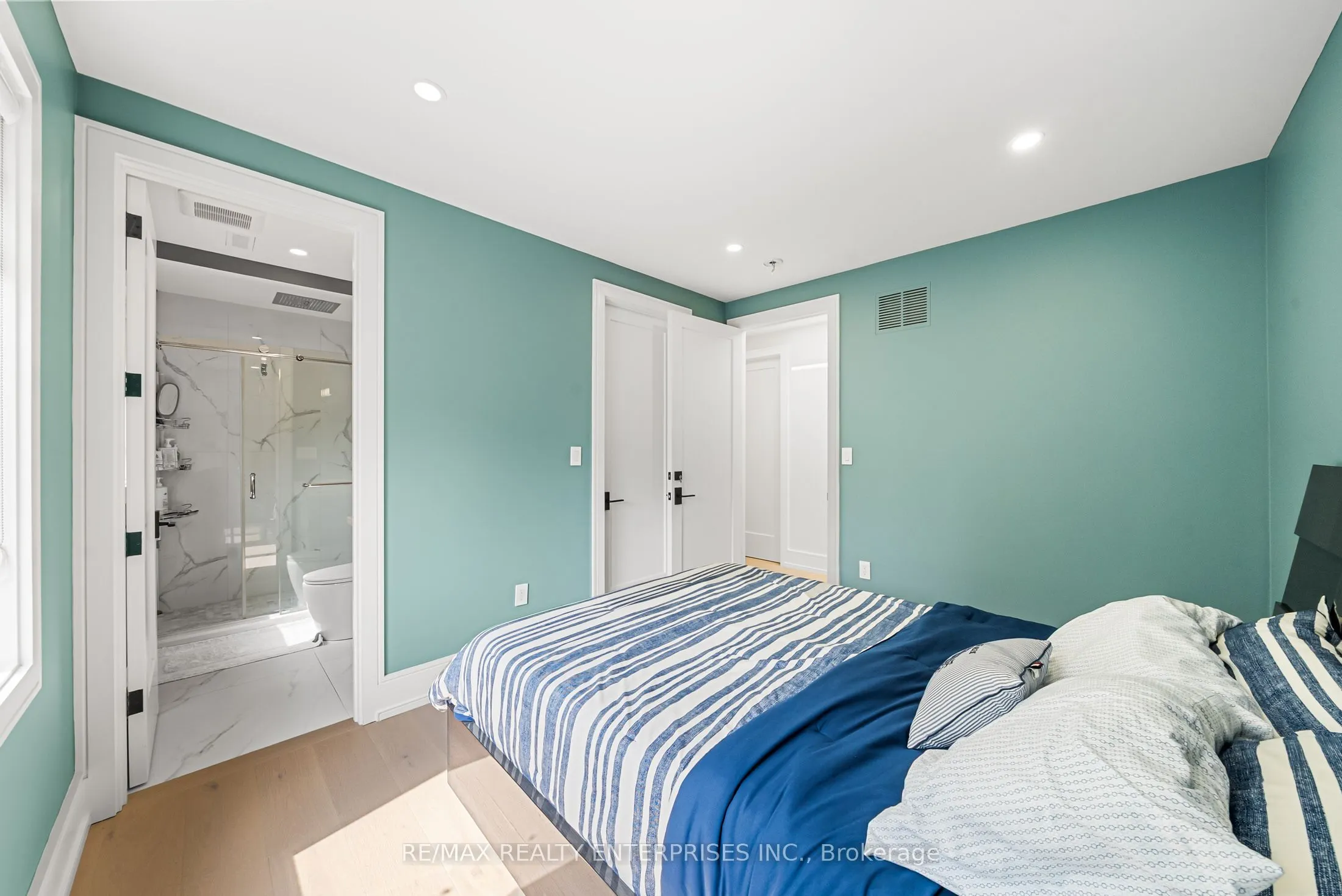 1362 Kenmuir Avenue
