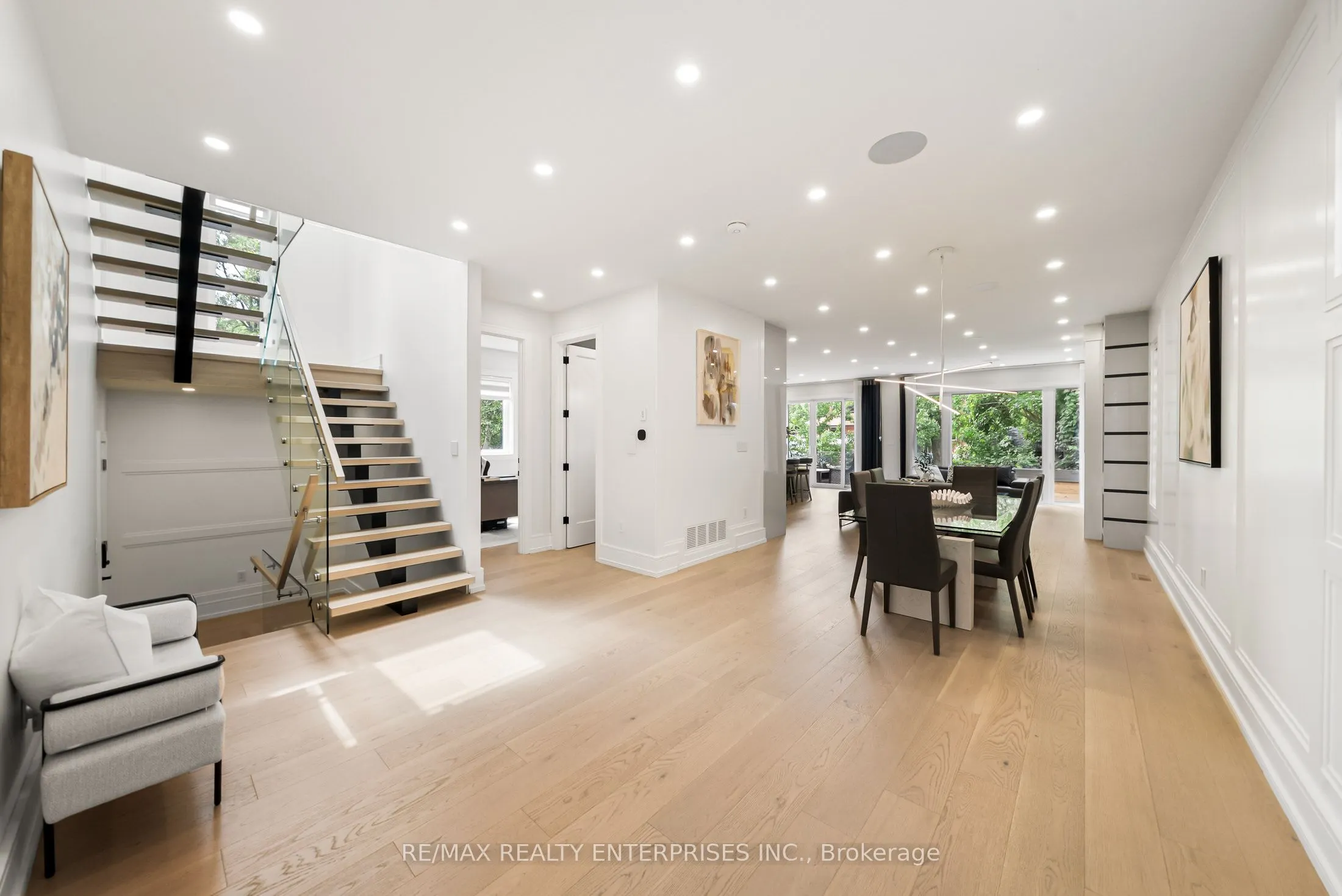 1362 Kenmuir Avenue
