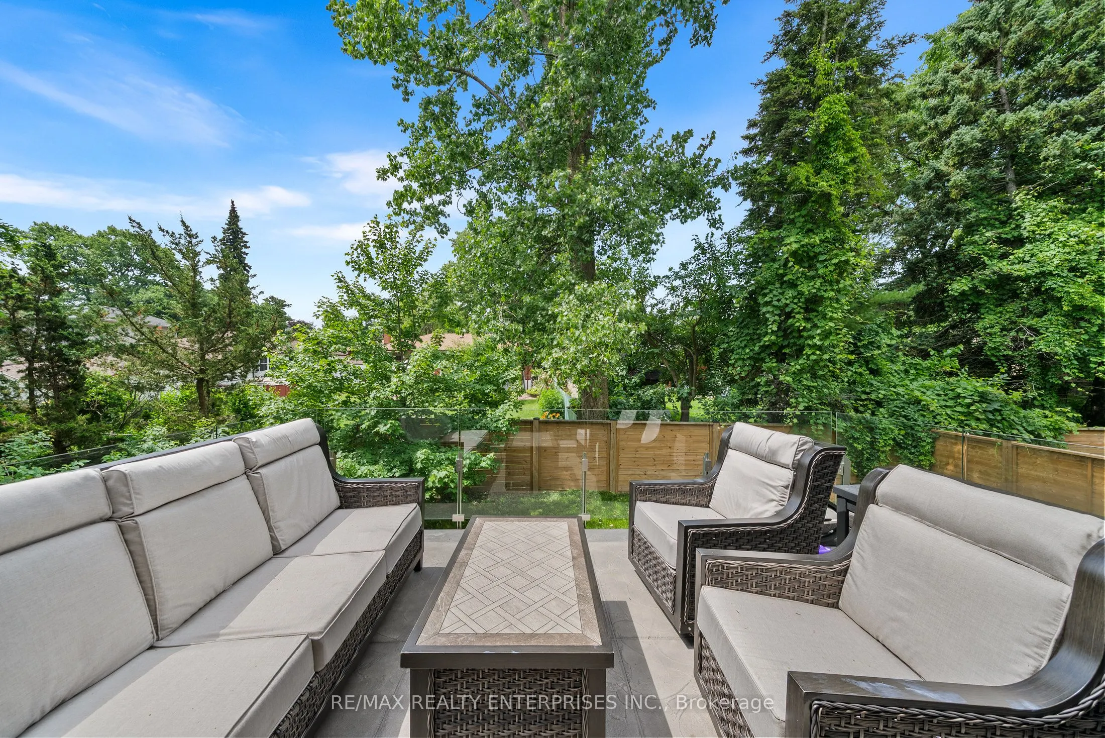 1362 Kenmuir Avenue