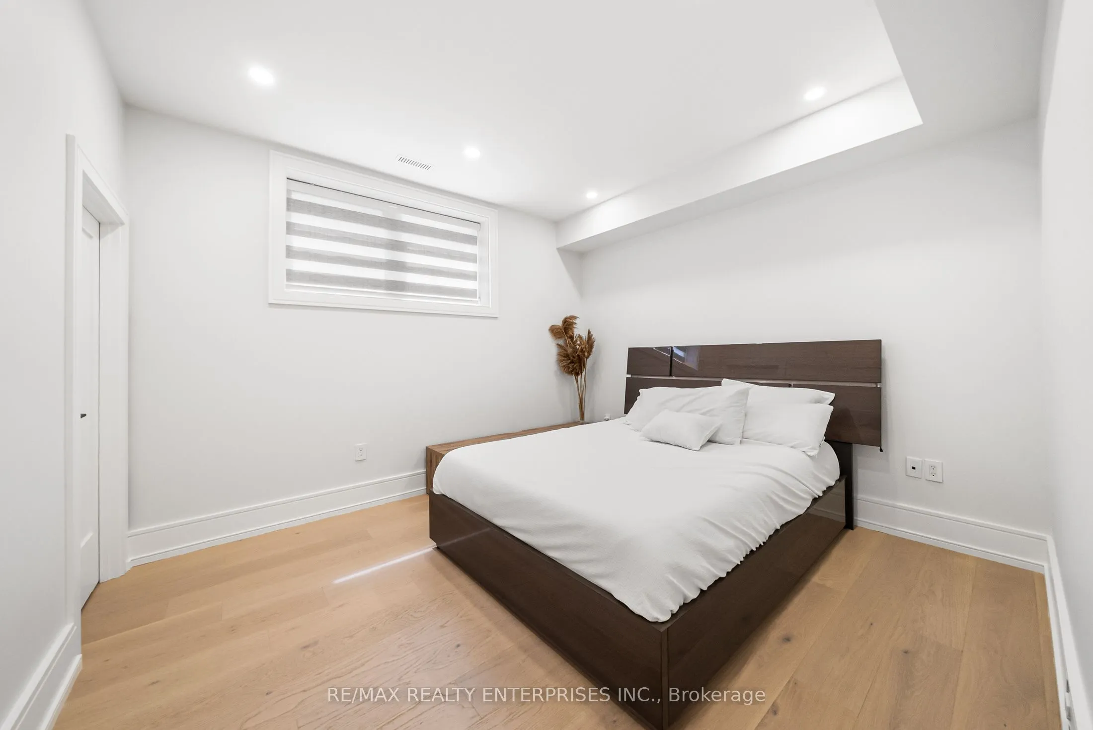 1362 Kenmuir Avenue