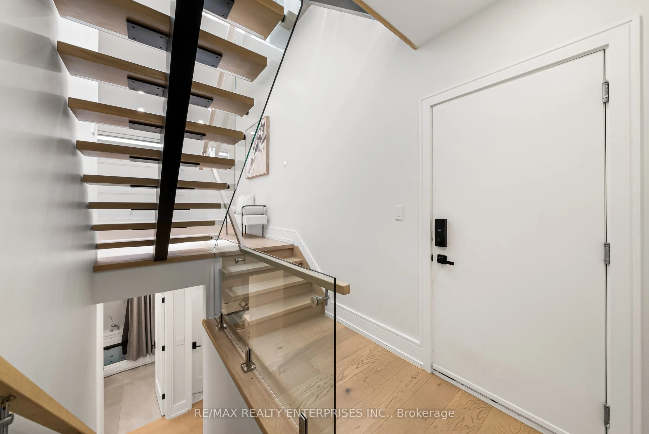 1362 Kenmuir Avenue