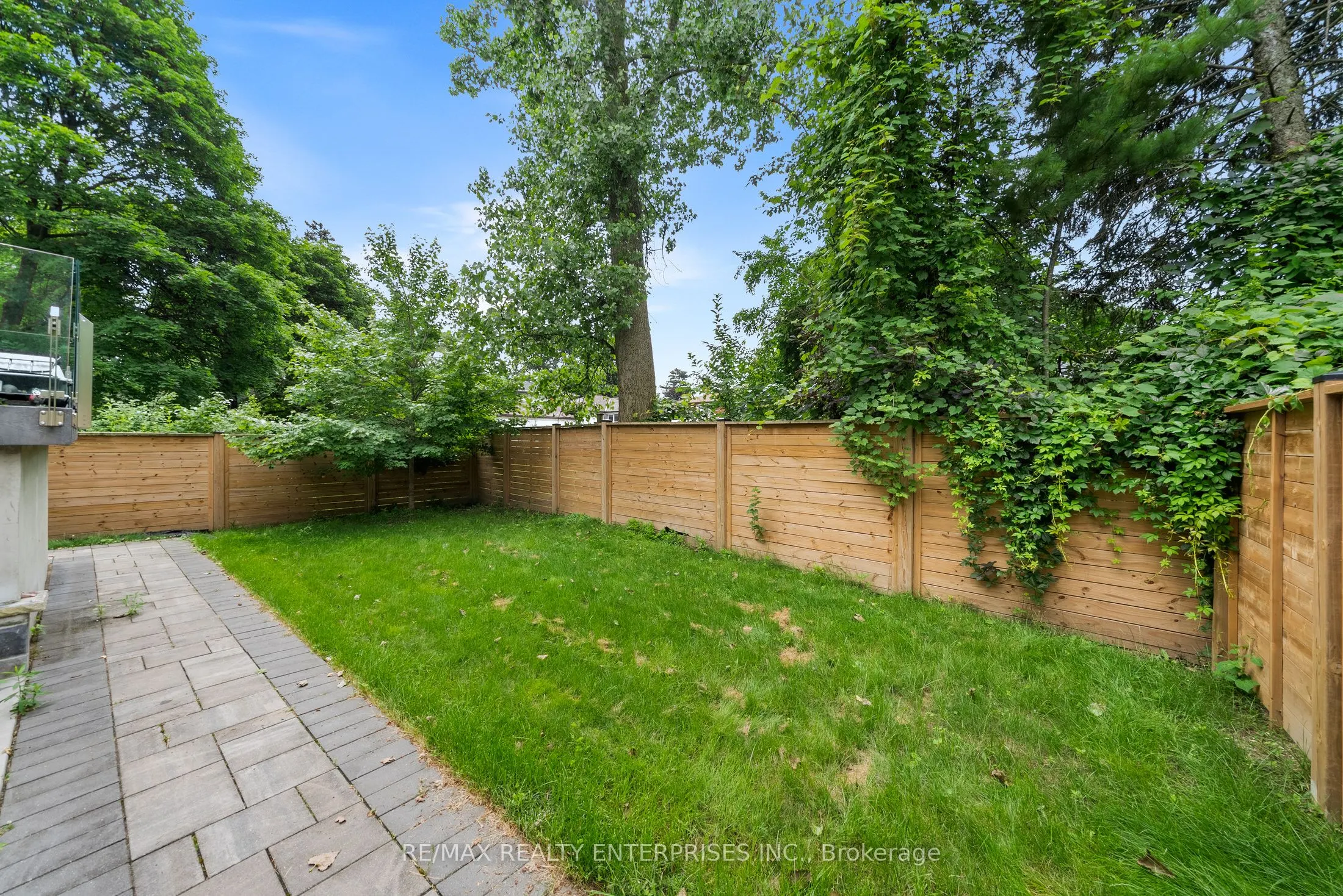 1362 Kenmuir Avenue