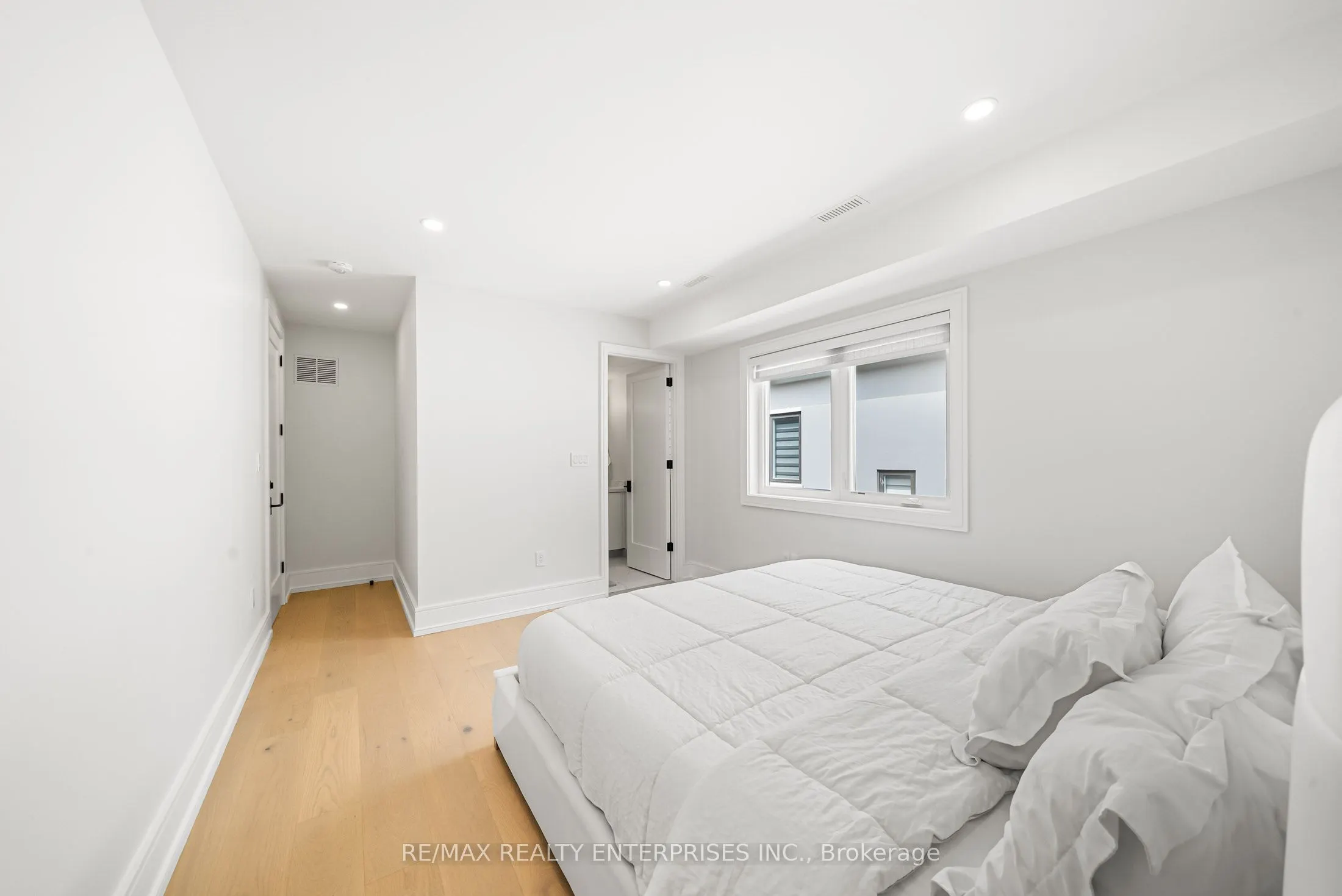 1362 Kenmuir Avenue