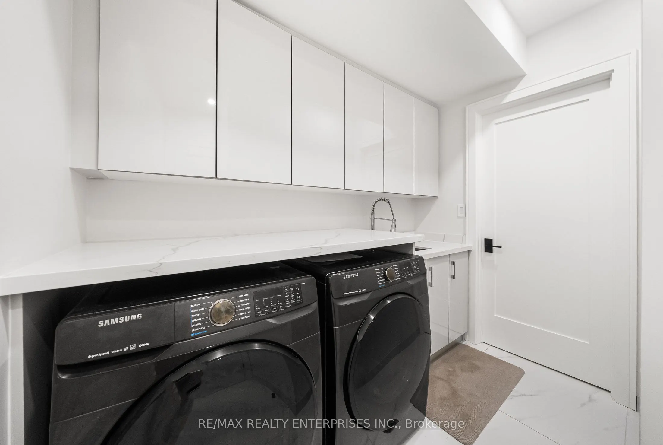 1362 Kenmuir Avenue