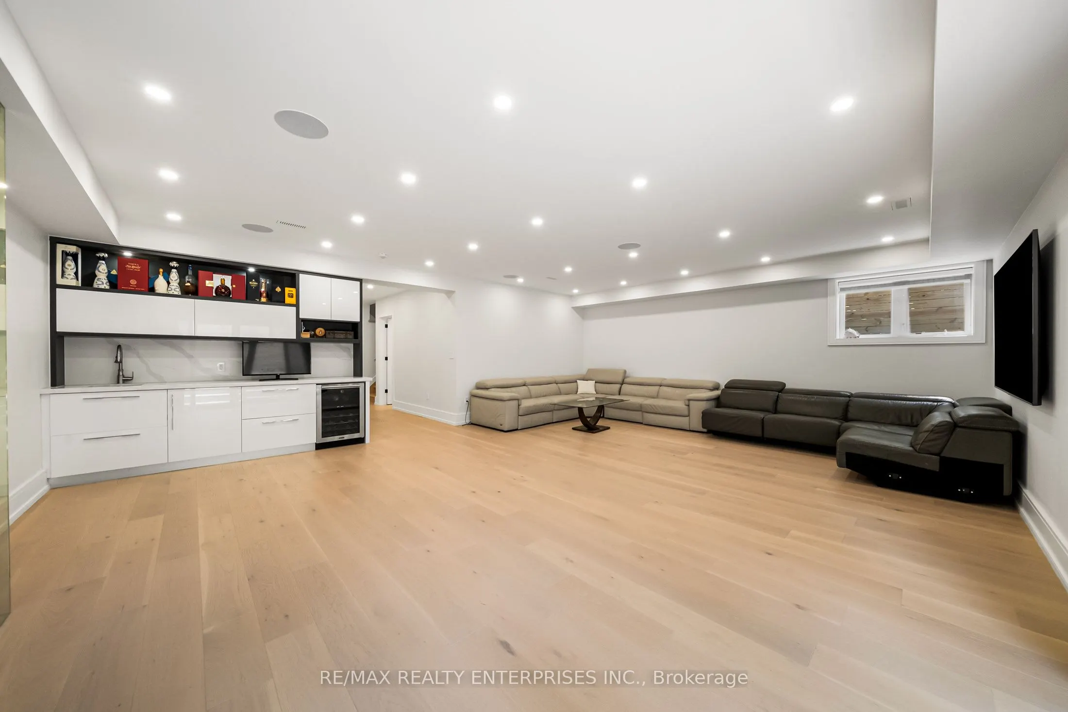 1362 Kenmuir Avenue