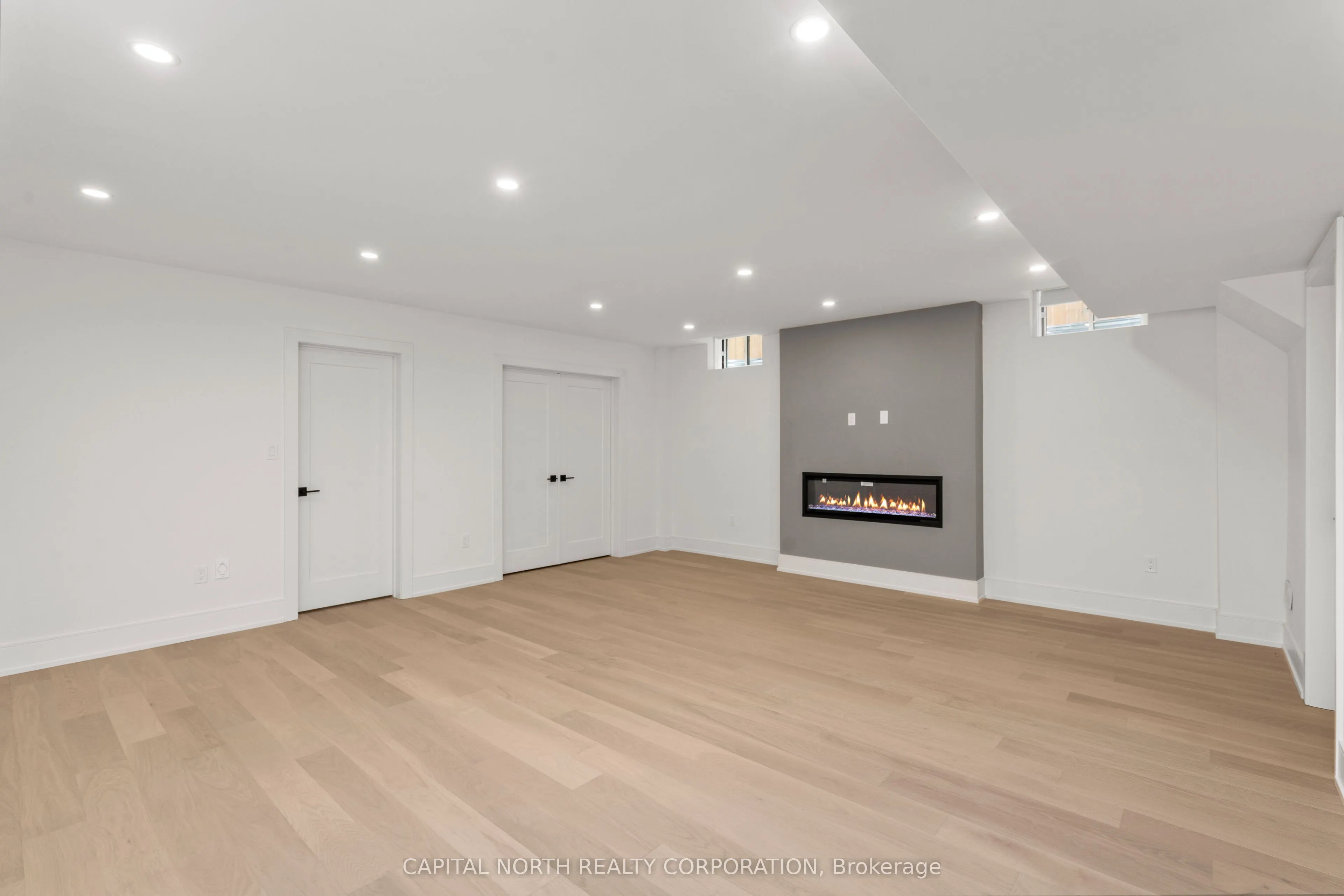 1076 Roosevelt Road
