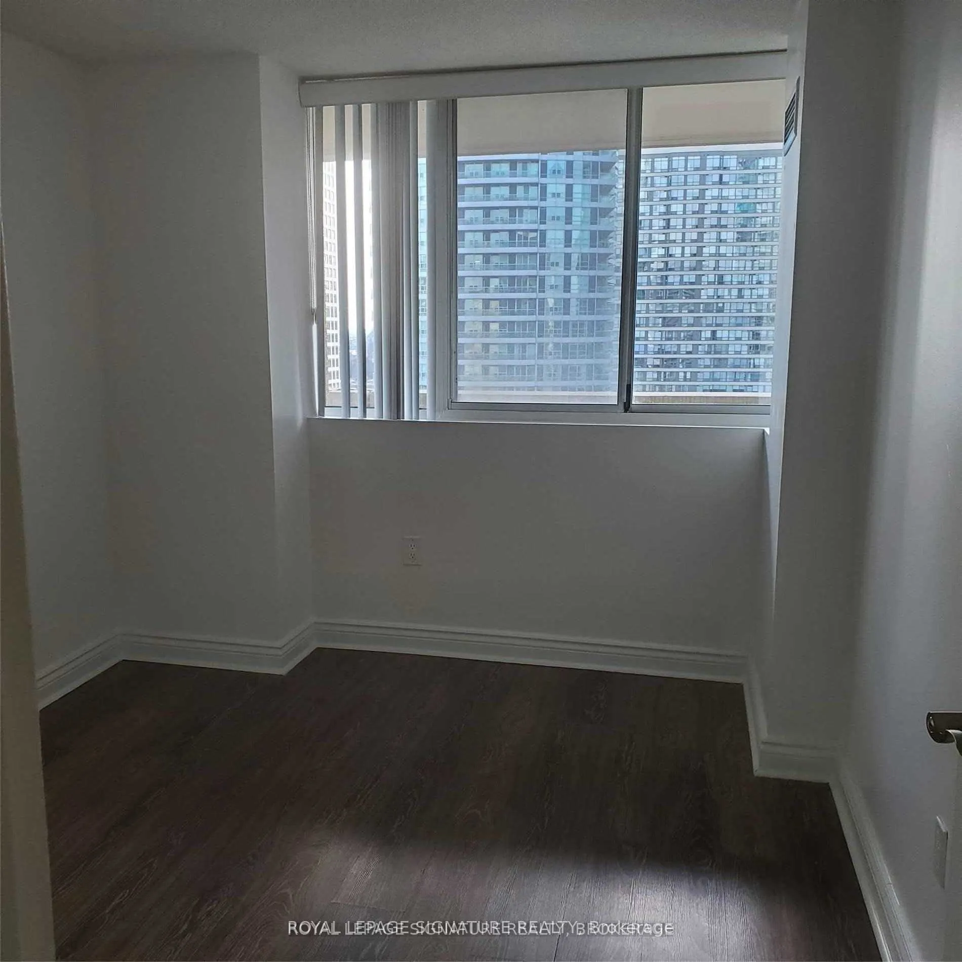 3590 Kaneff Crescent #1407