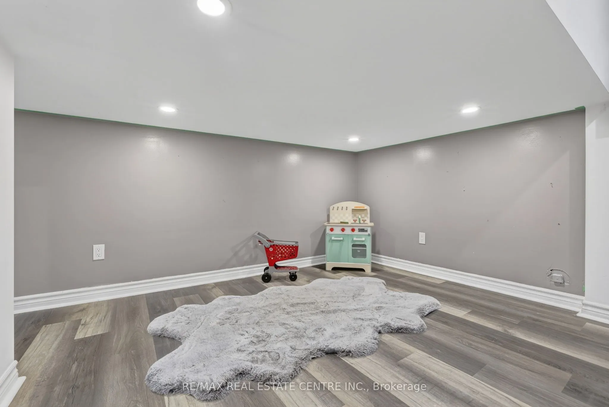 27 Drew Brown Boulevard