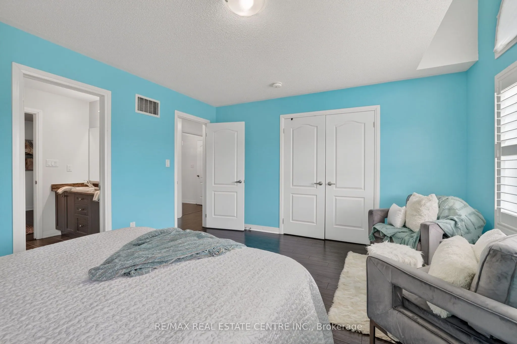 27 Drew Brown Boulevard
