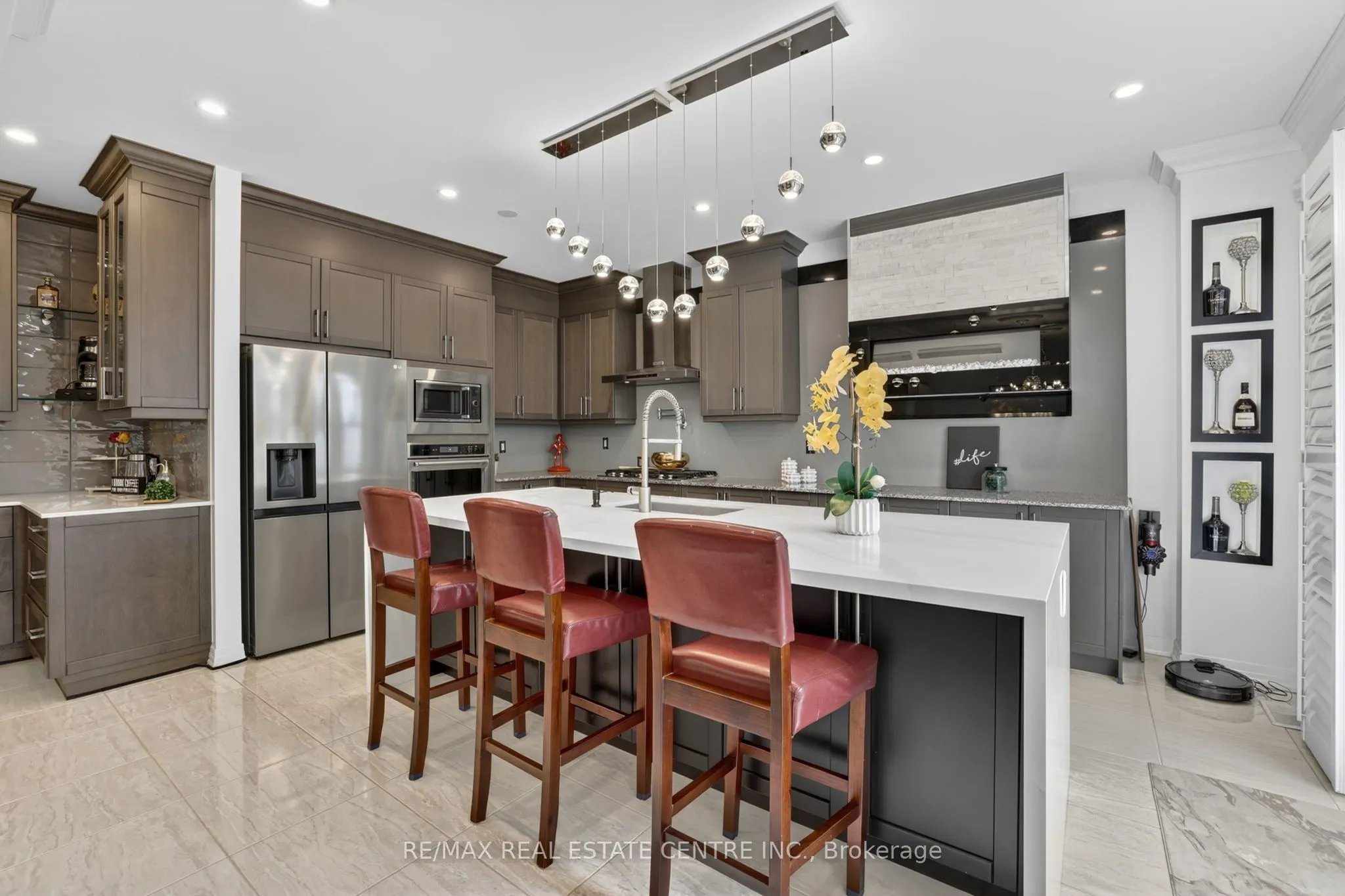 27 Drew Brown Boulevard
