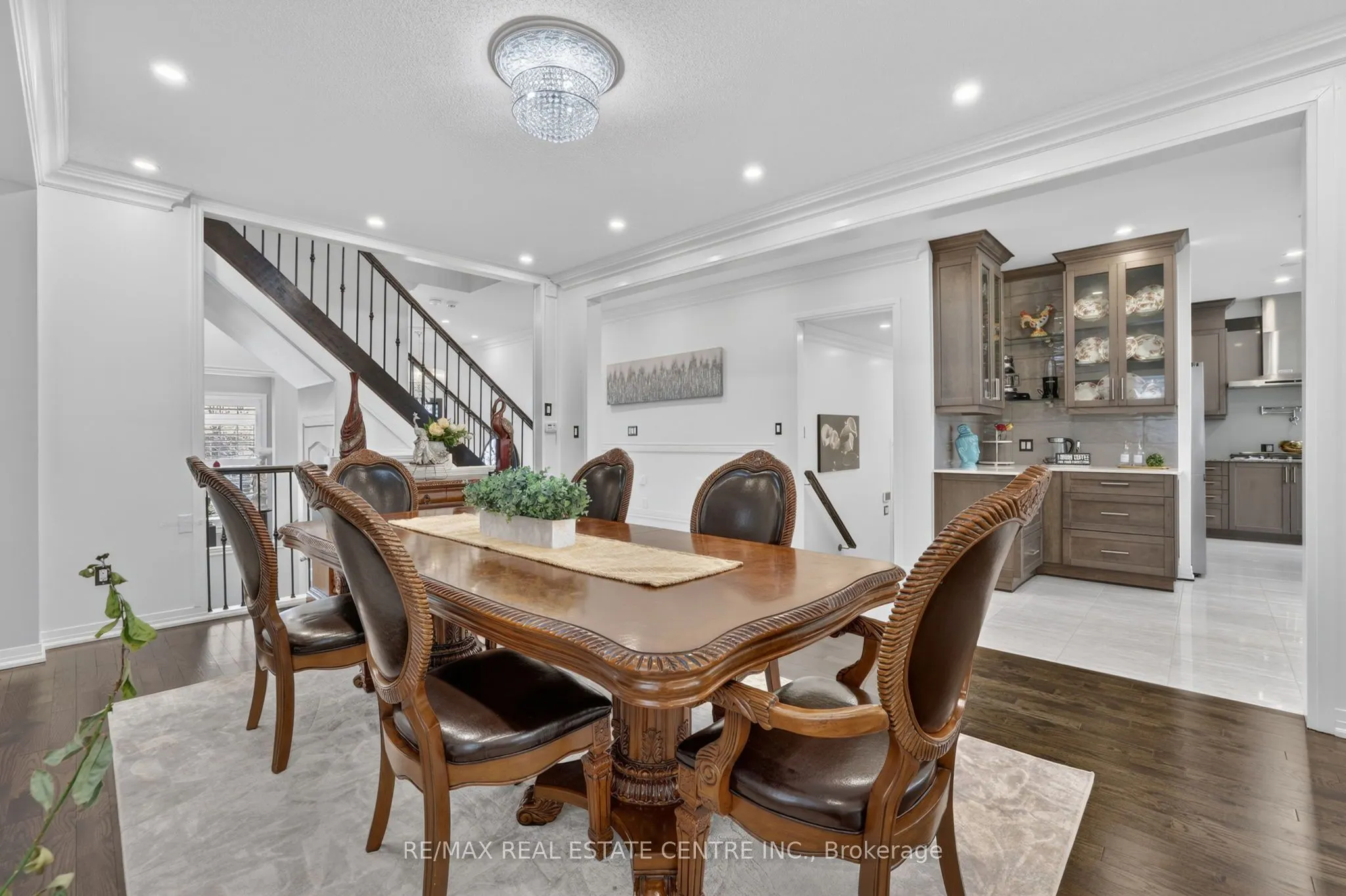 27 Drew Brown Boulevard
