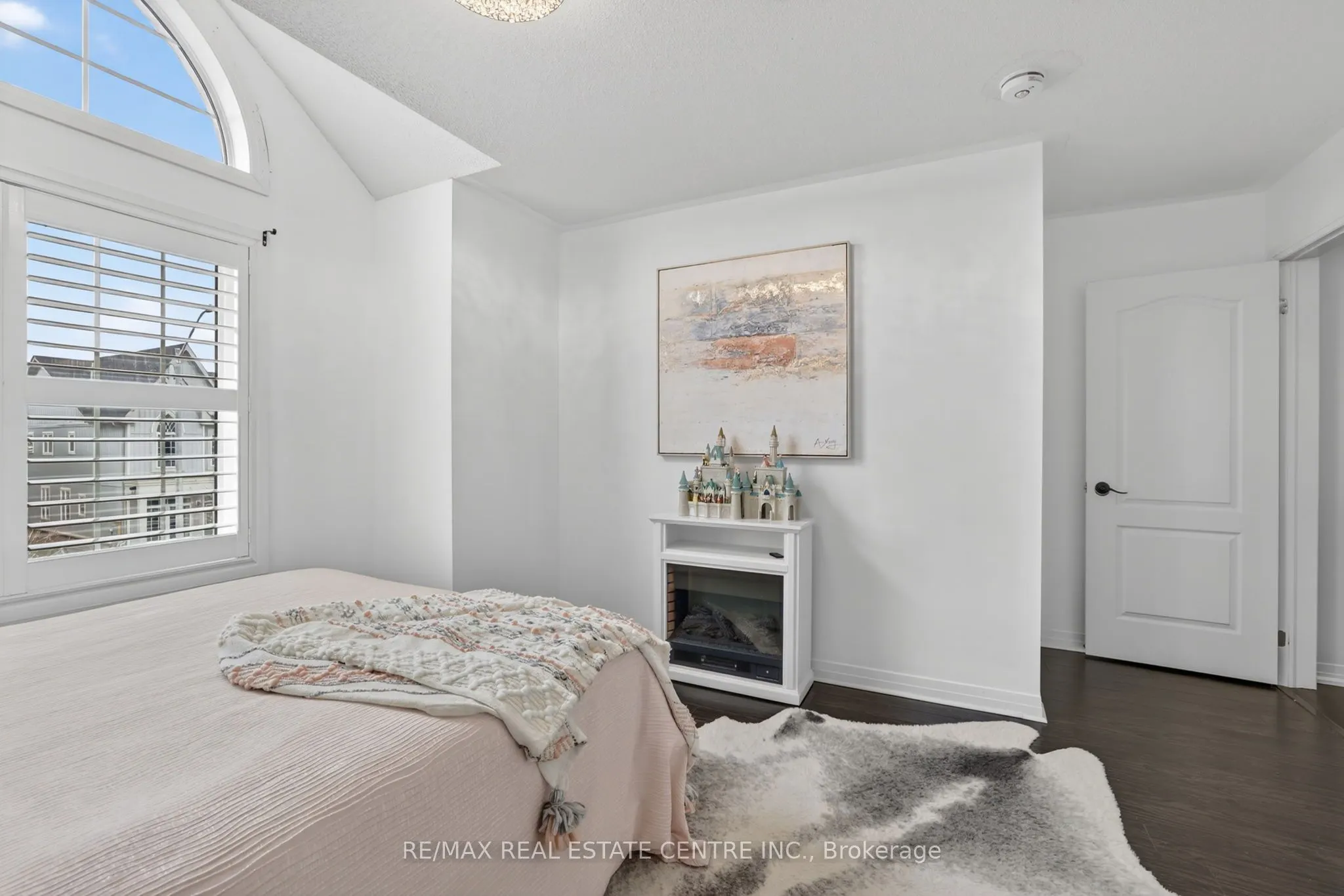 27 Drew Brown Boulevard