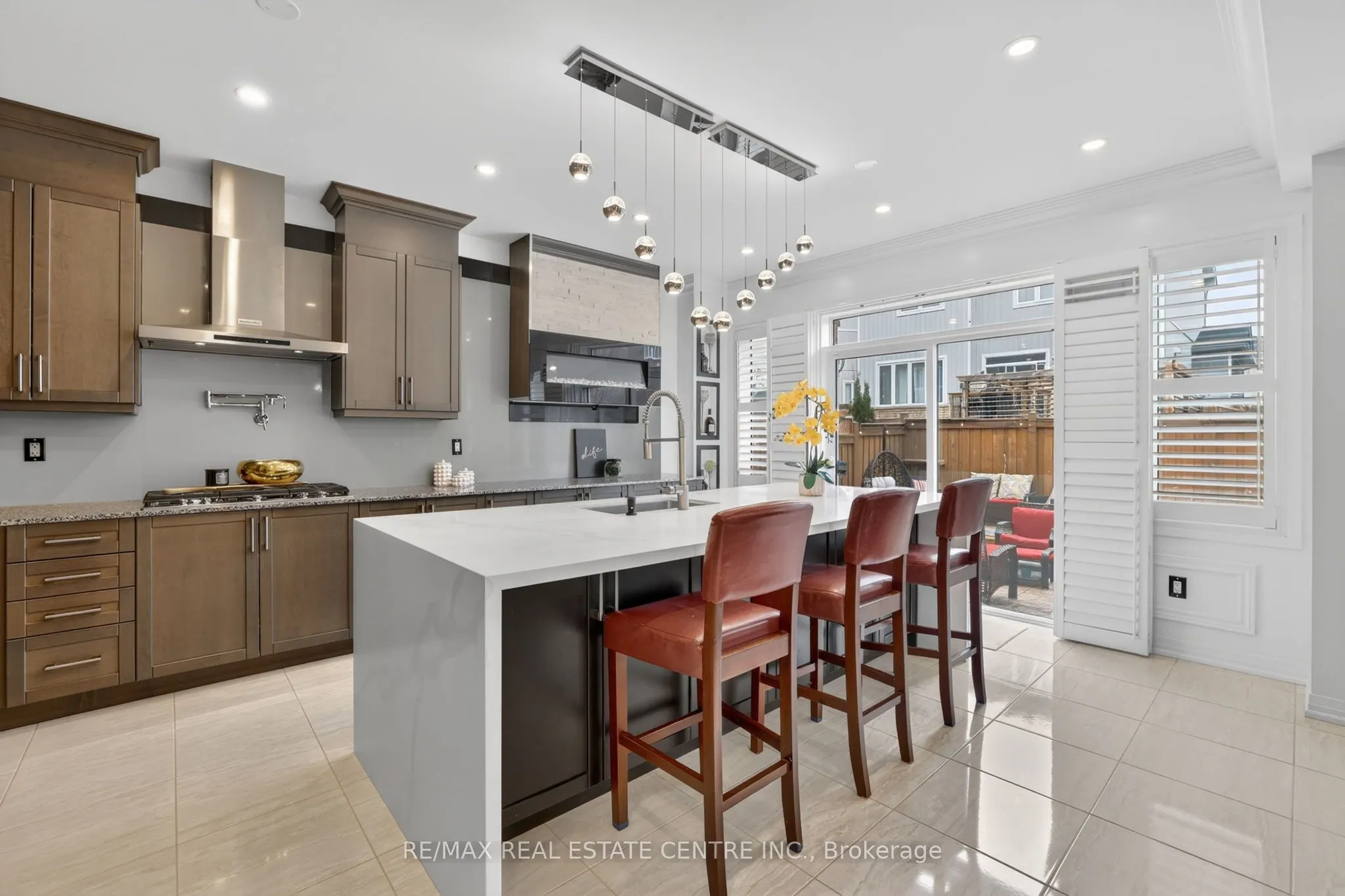 27 Drew Brown Boulevard