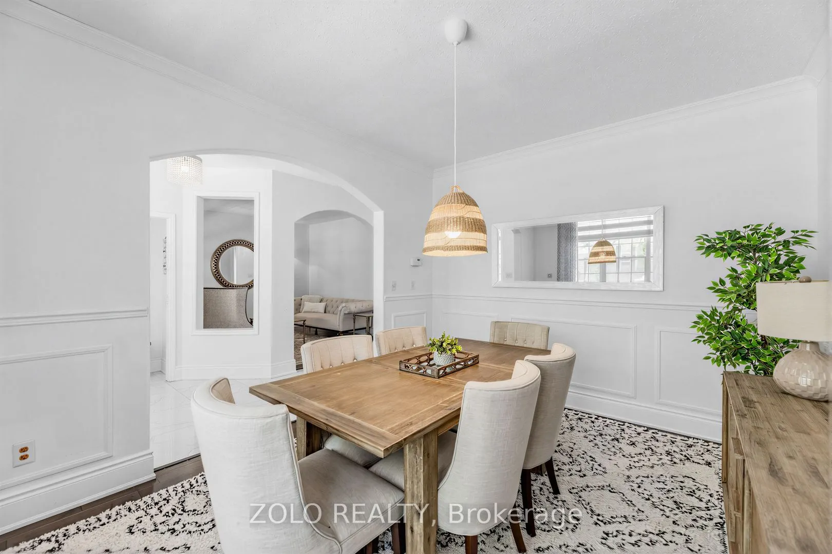 1580 Earl Crescent