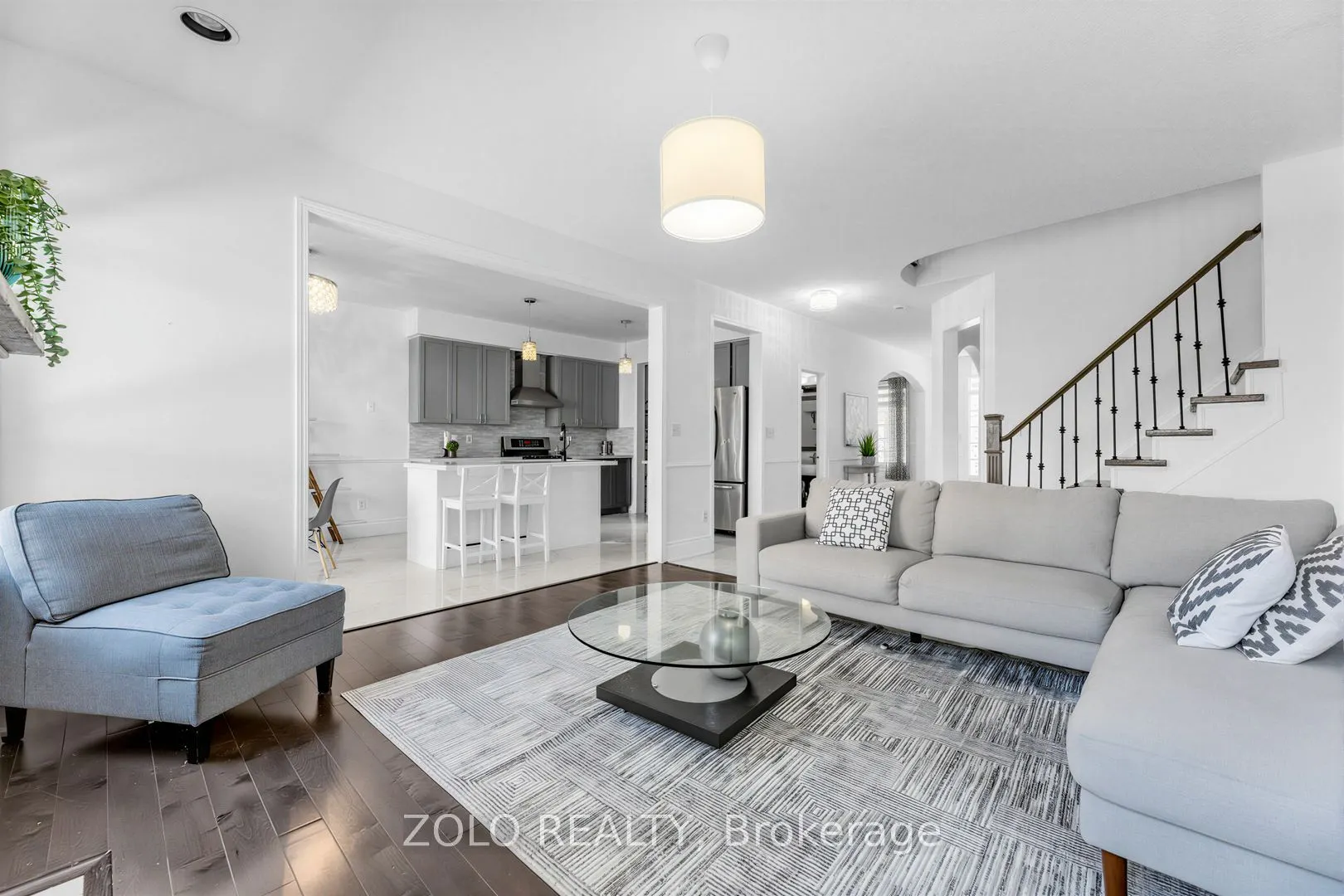 1580 Earl Crescent
