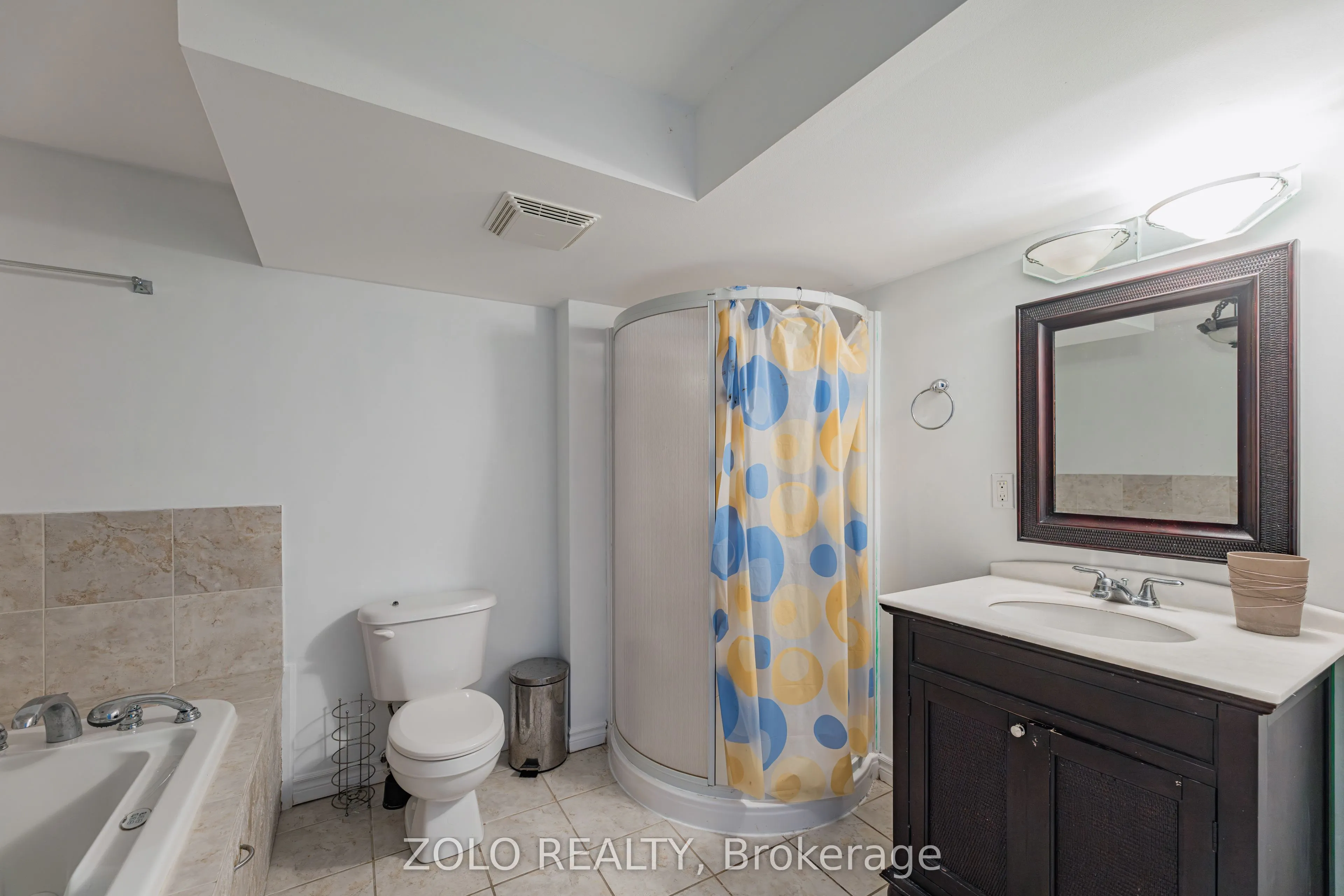 1580 Earl Crescent