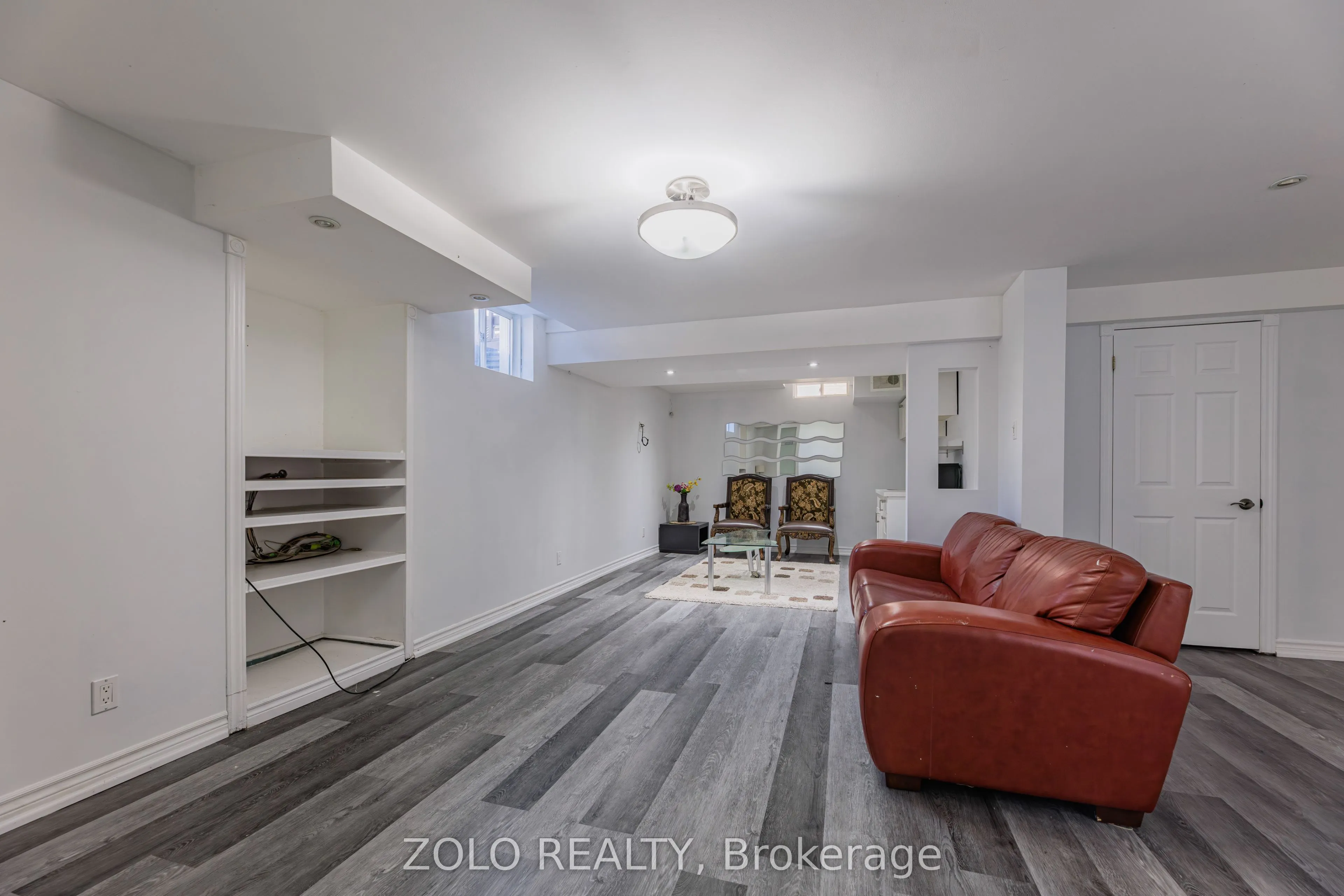 1580 Earl Crescent