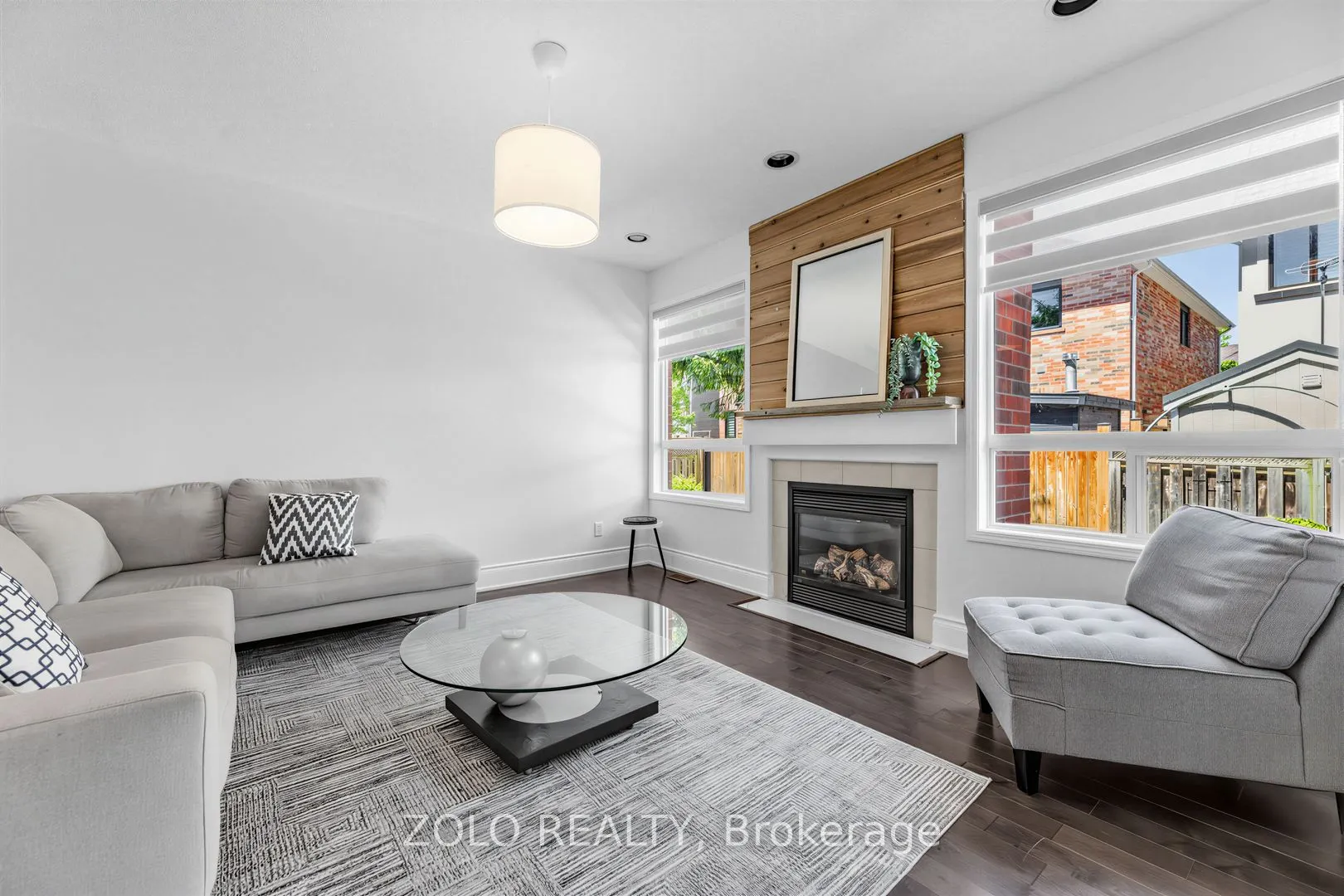 1580 Earl Crescent