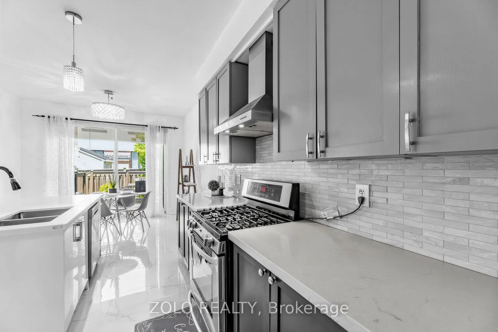 1580 Earl Crescent