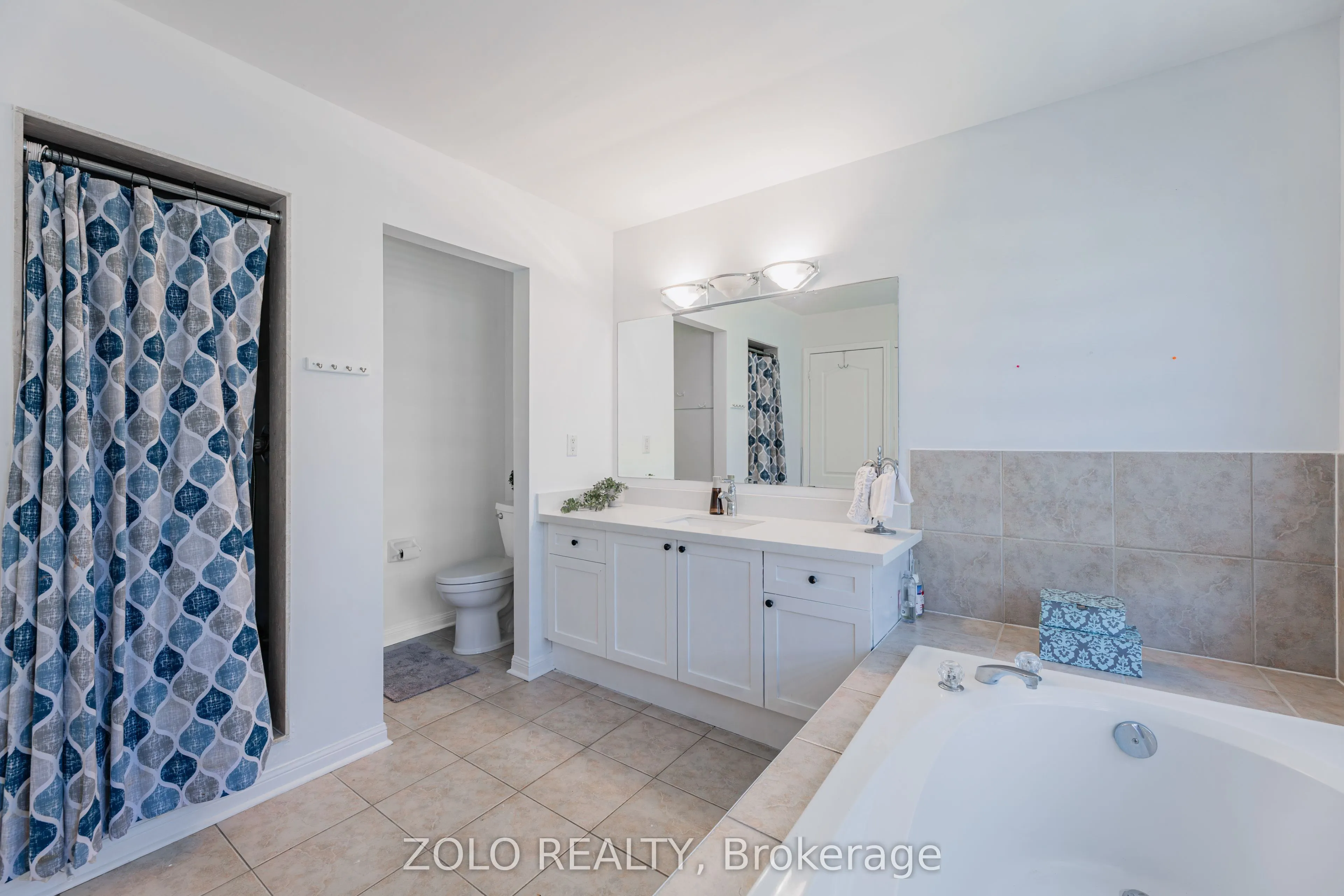 1580 Earl Crescent