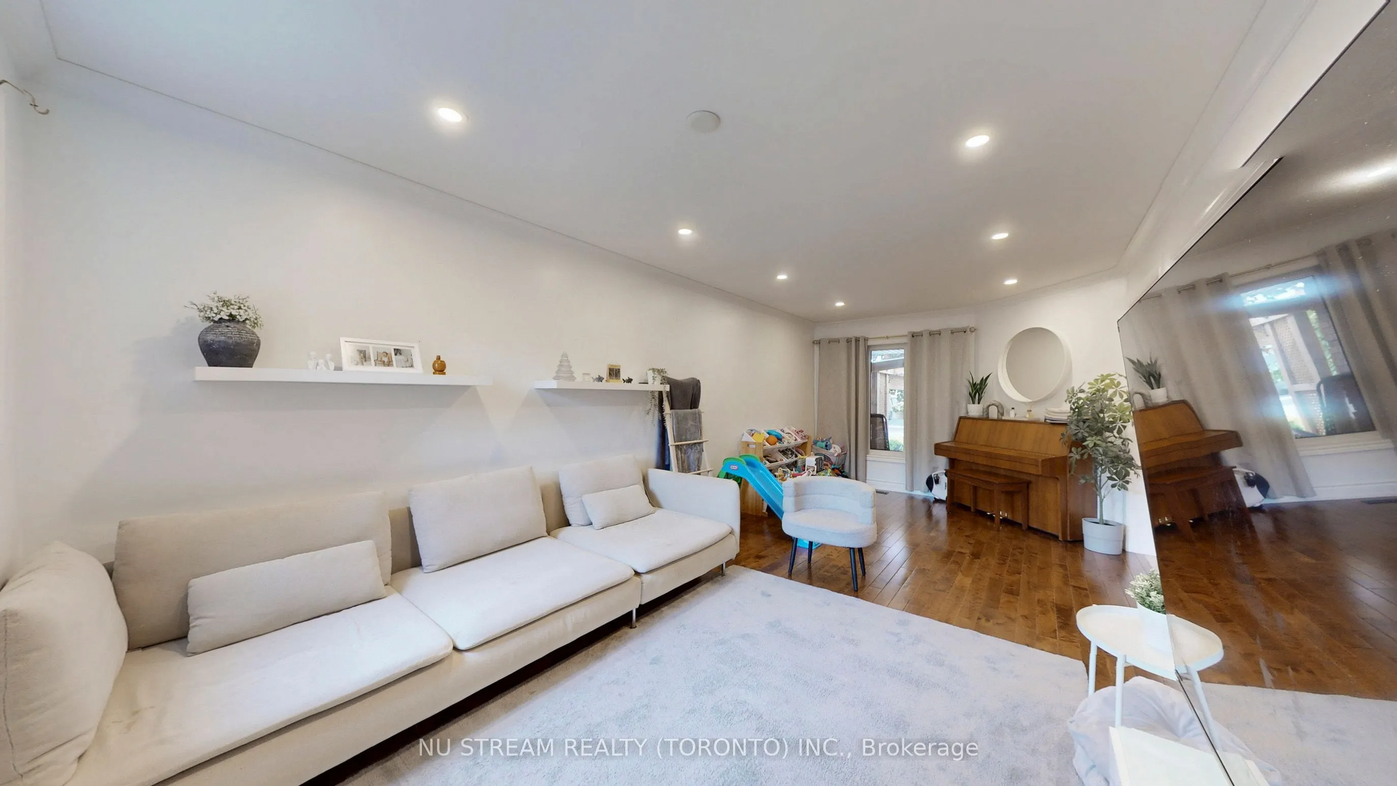 3926 Hazelridge Road