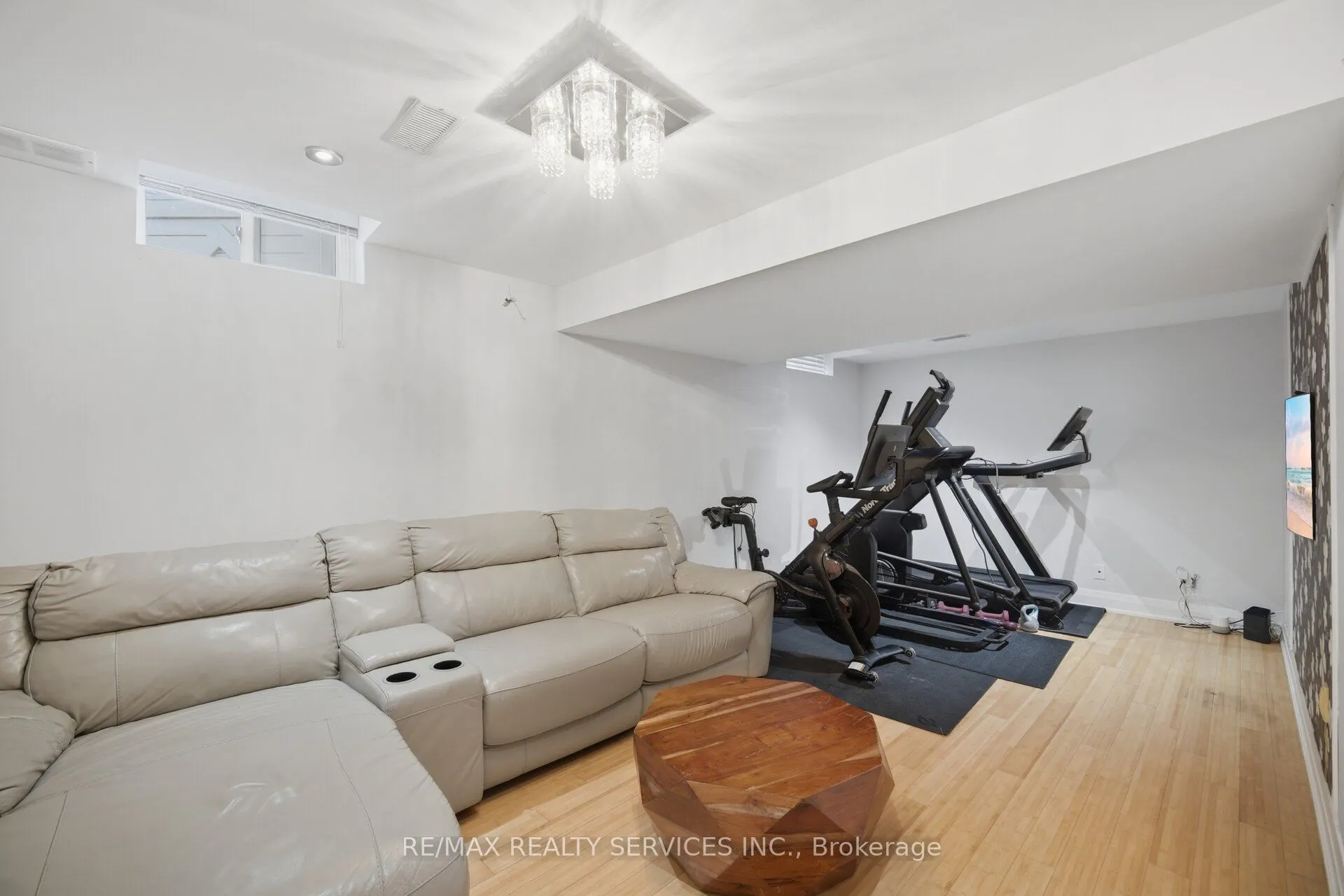 35 Glenmanor Drive
