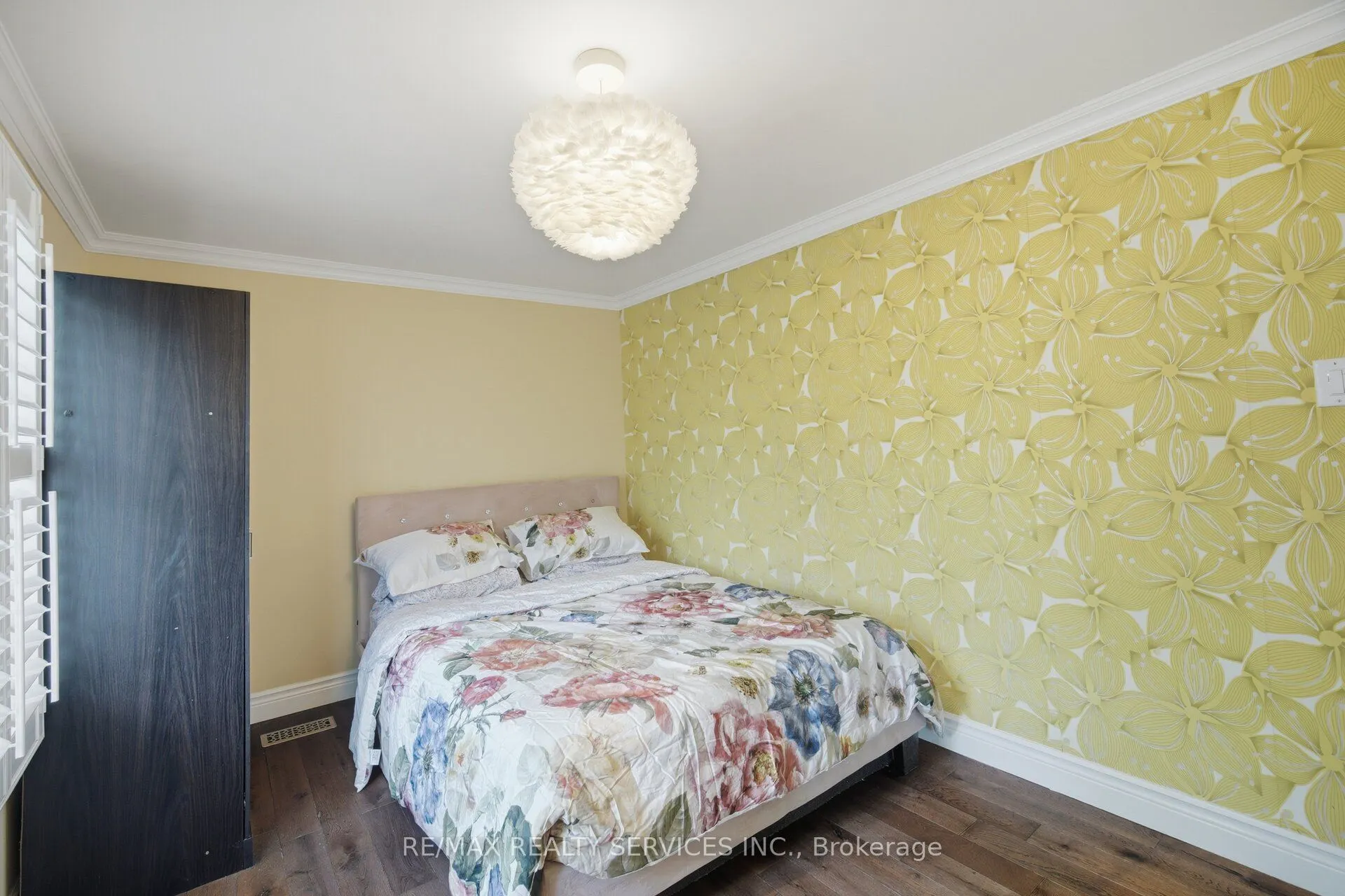 35 Glenmanor Drive