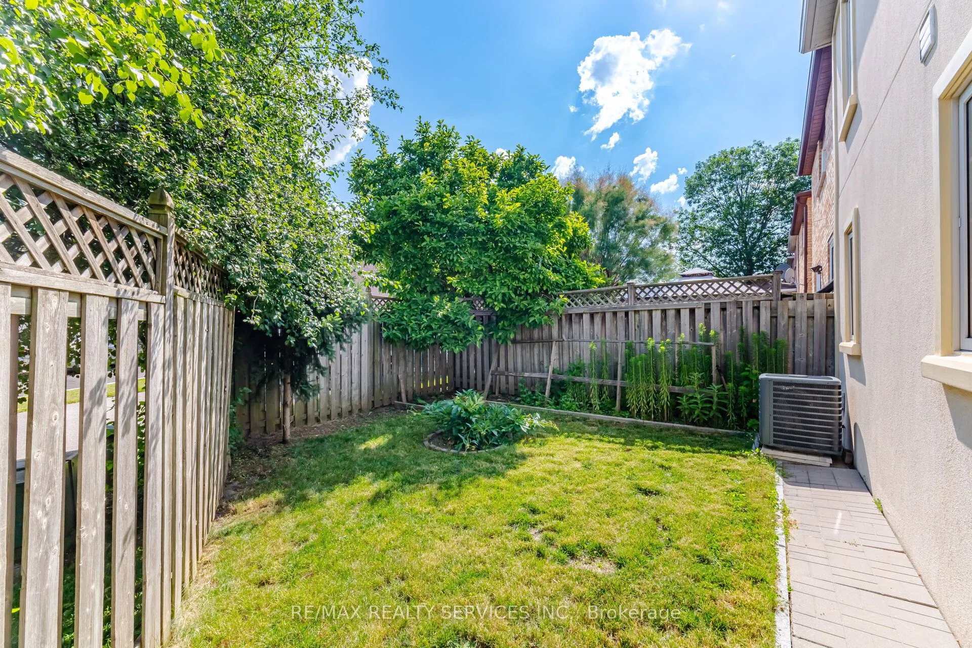 35 Glenmanor Drive