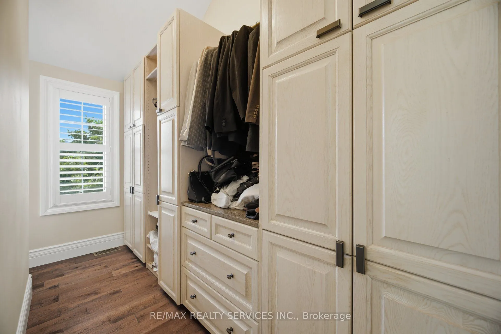35 Glenmanor Drive