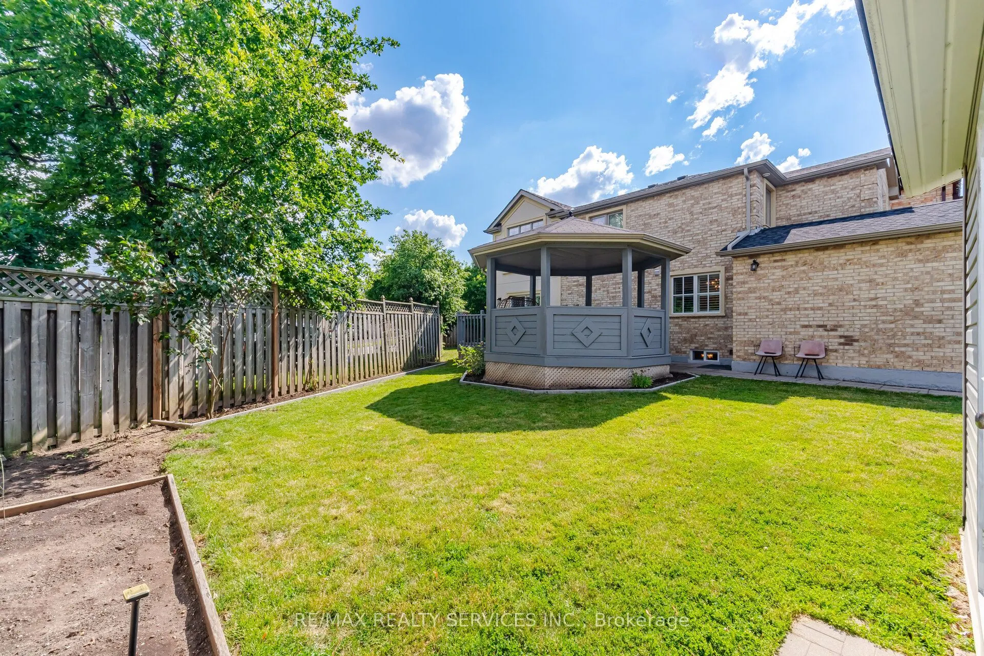35 Glenmanor Drive