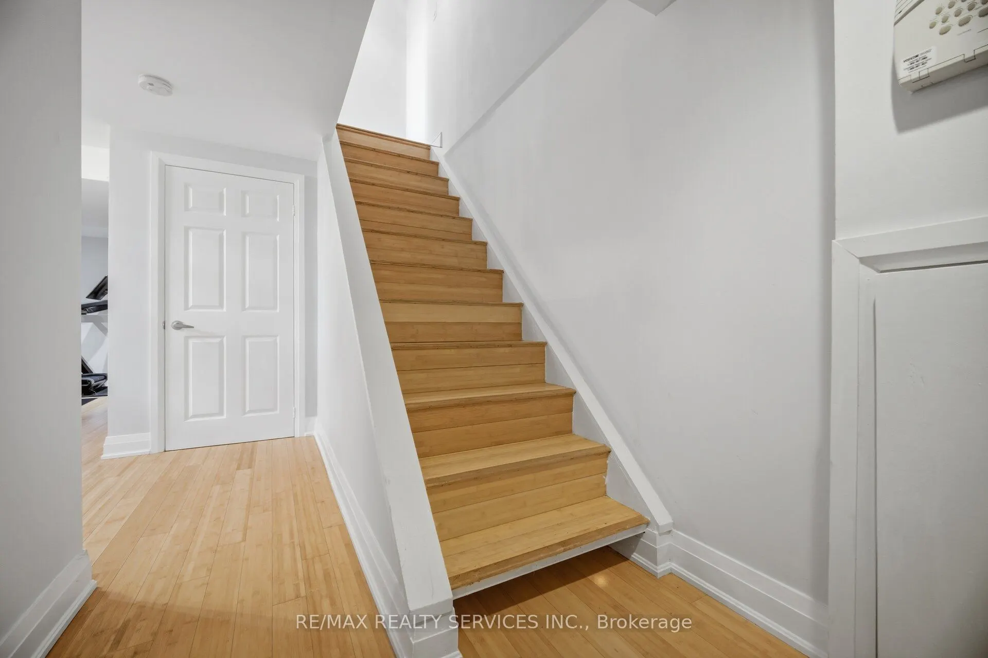 35 Glenmanor Drive