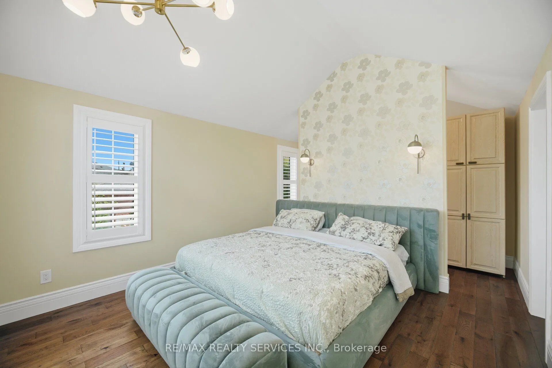 35 Glenmanor Drive