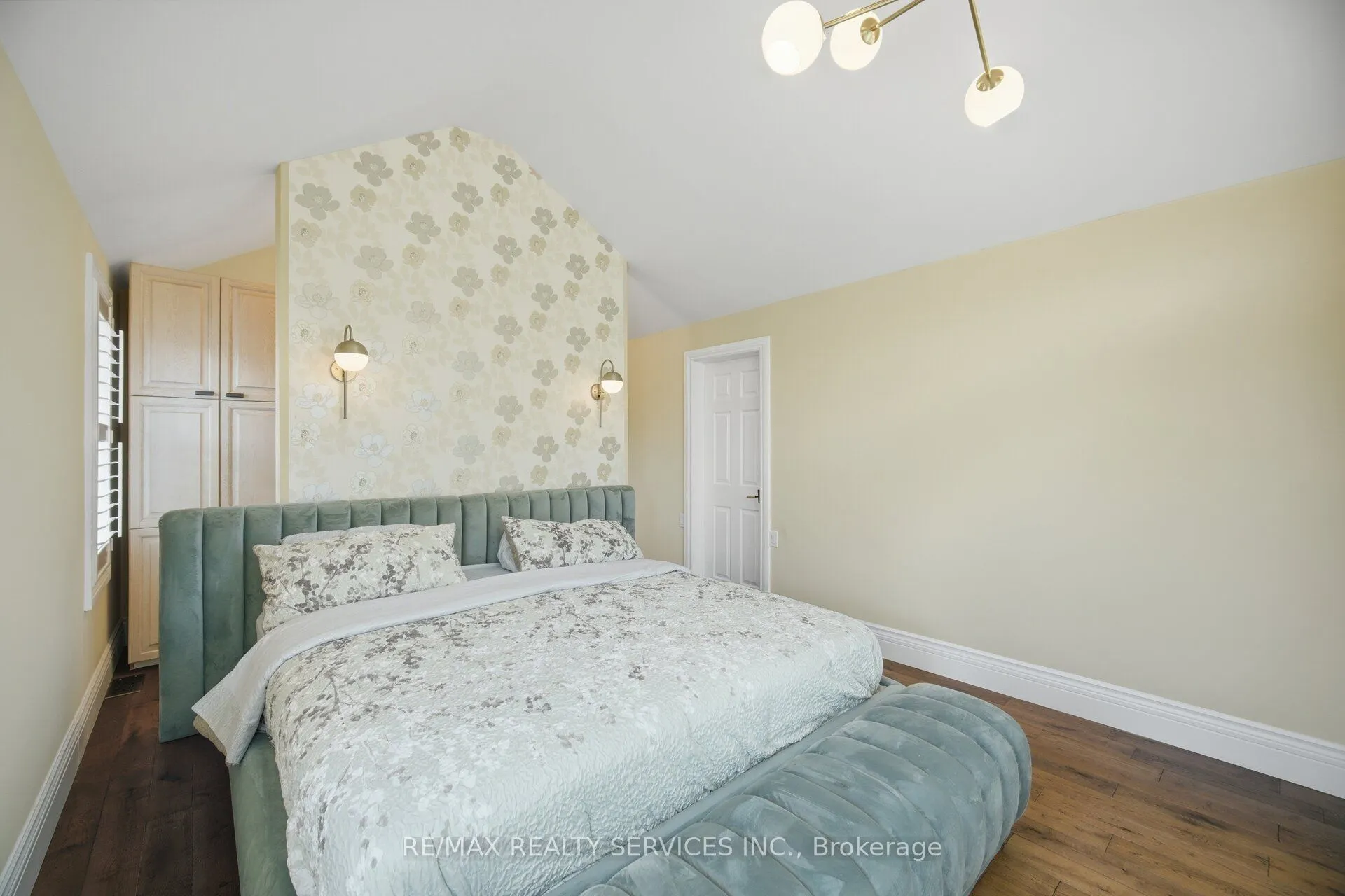 35 Glenmanor Drive