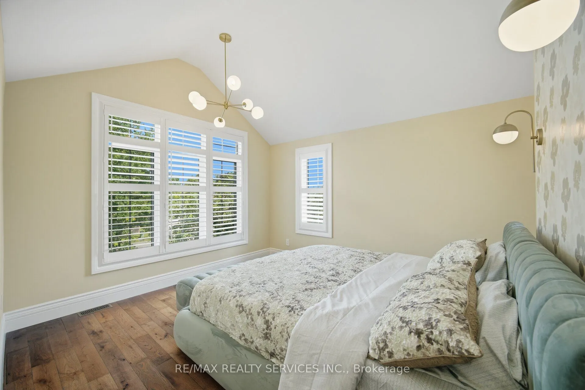 35 Glenmanor Drive
