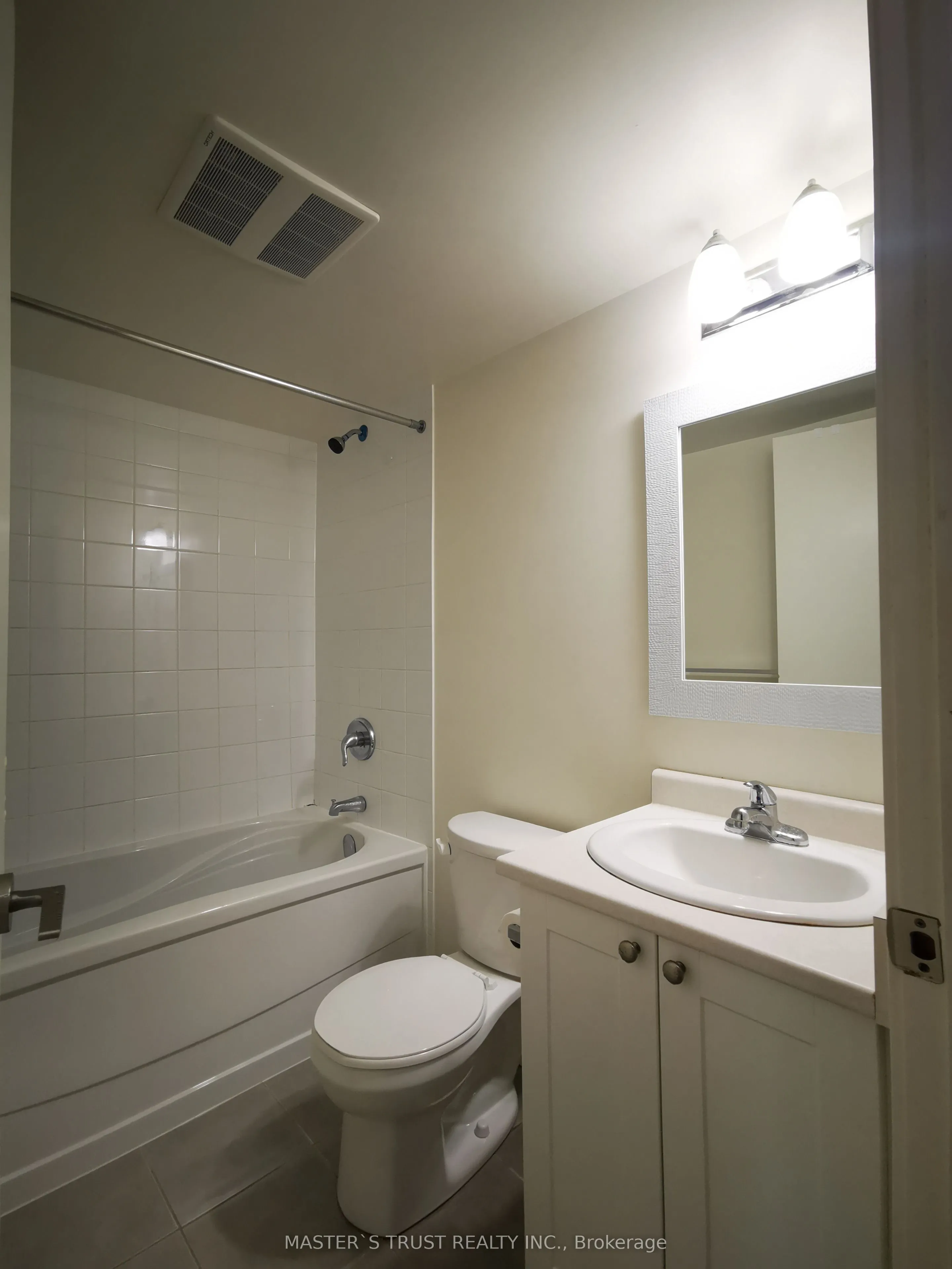 812 Lansdowne Avenue #302