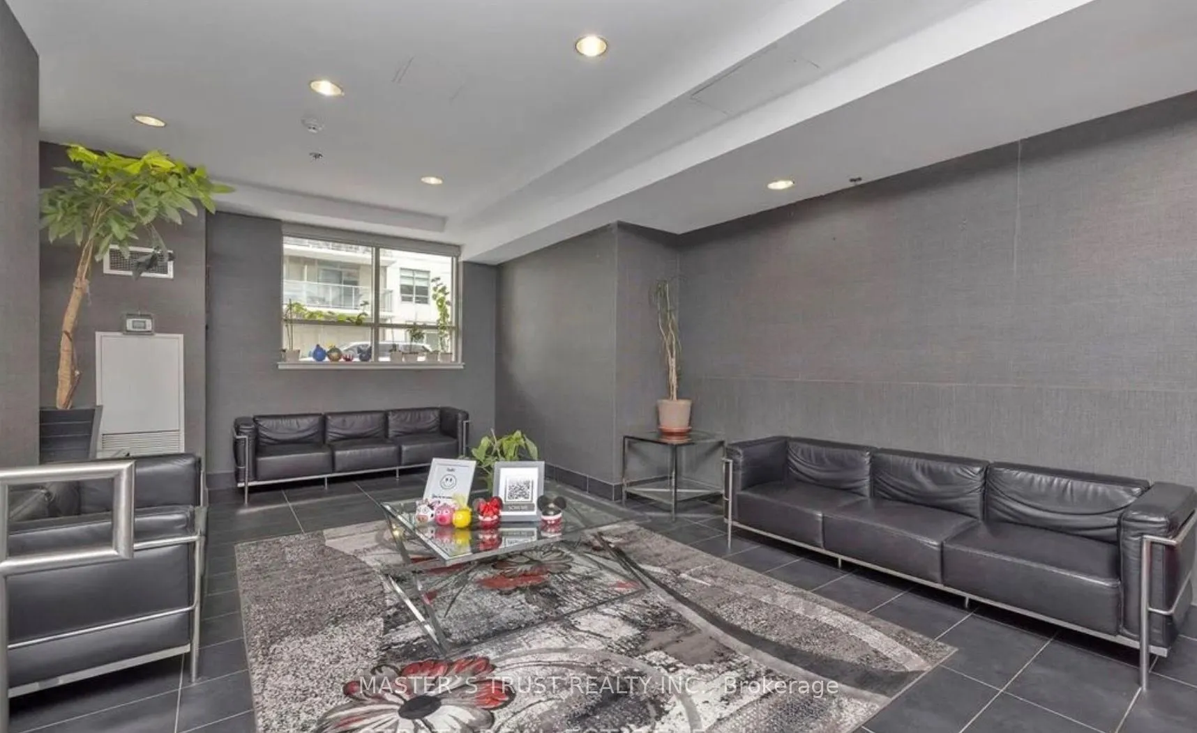 812 Lansdowne Avenue #302