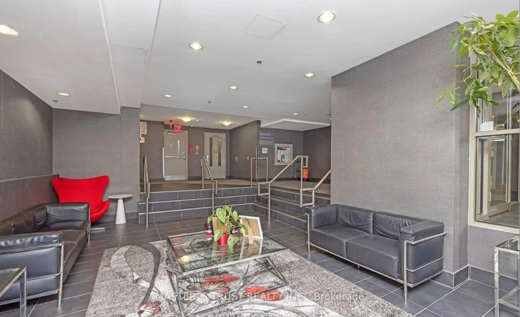 812 Lansdowne Avenue #302