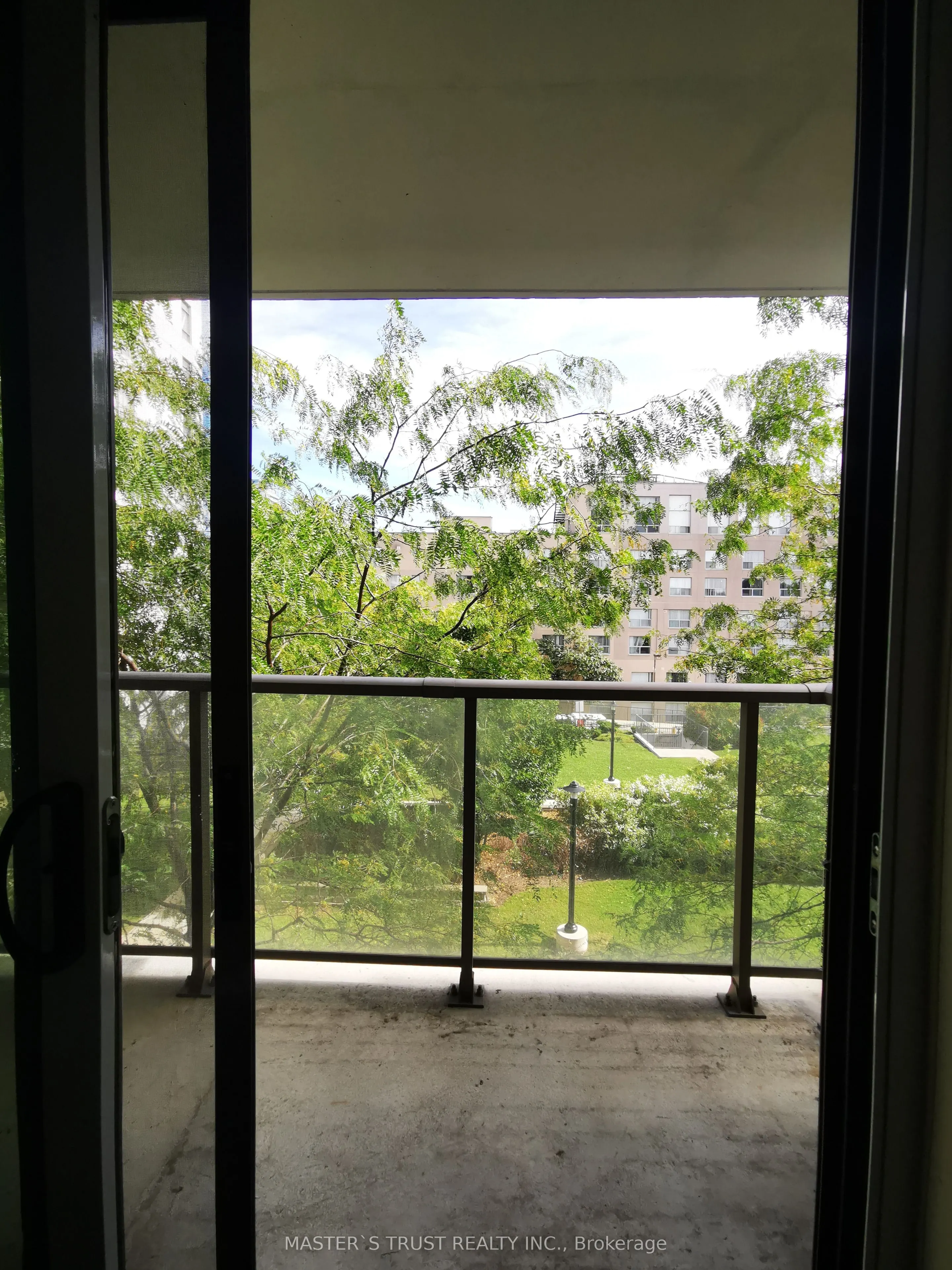 812 Lansdowne Avenue #302