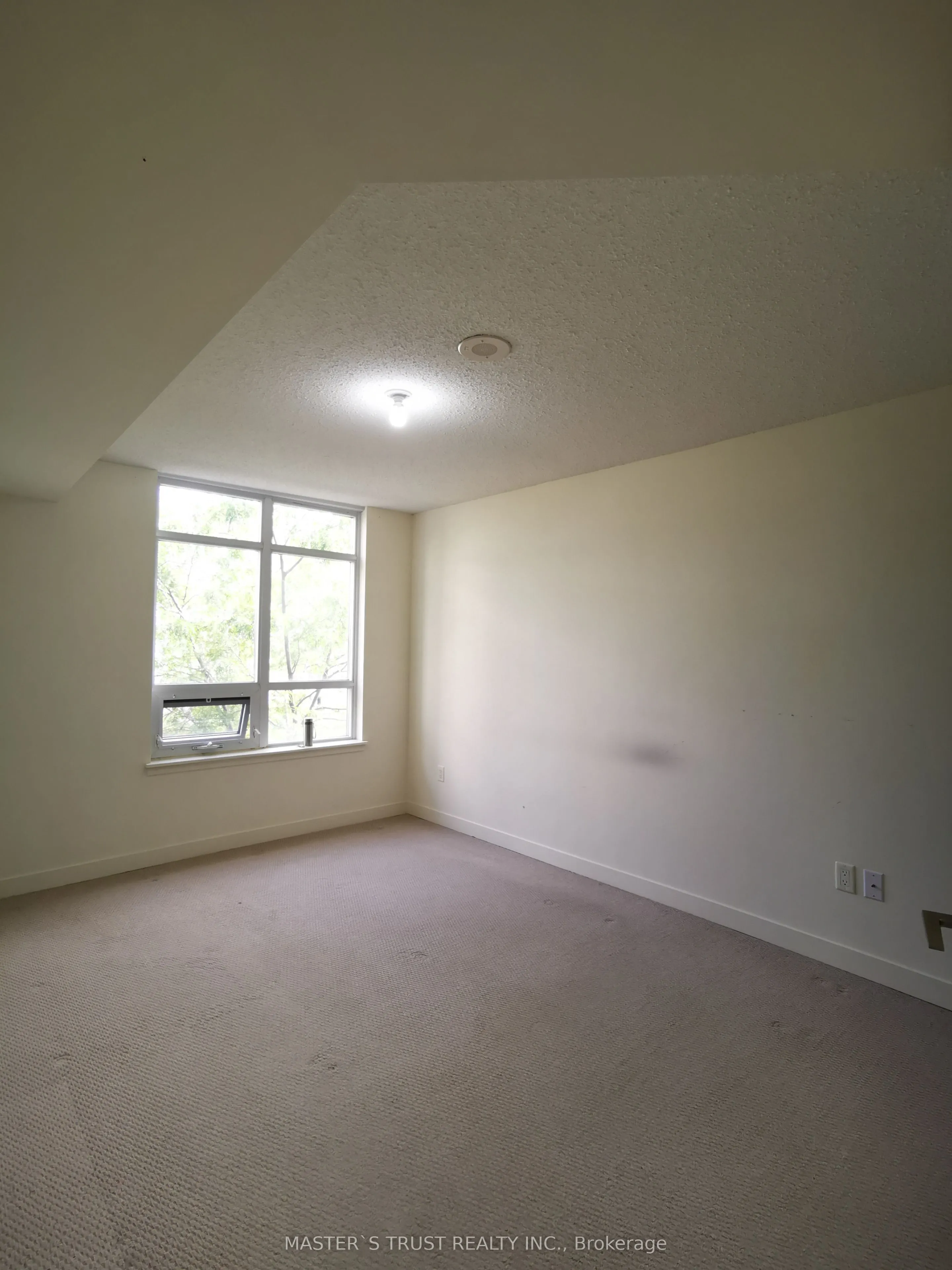 812 Lansdowne Avenue #302