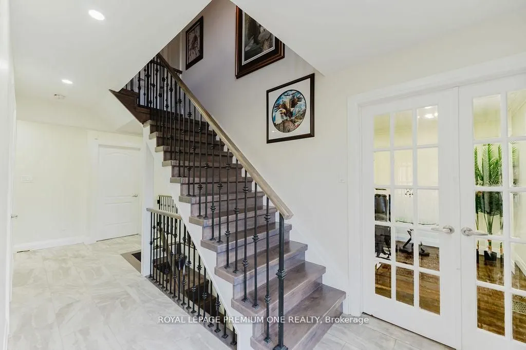 25 Sir Lancelot Court