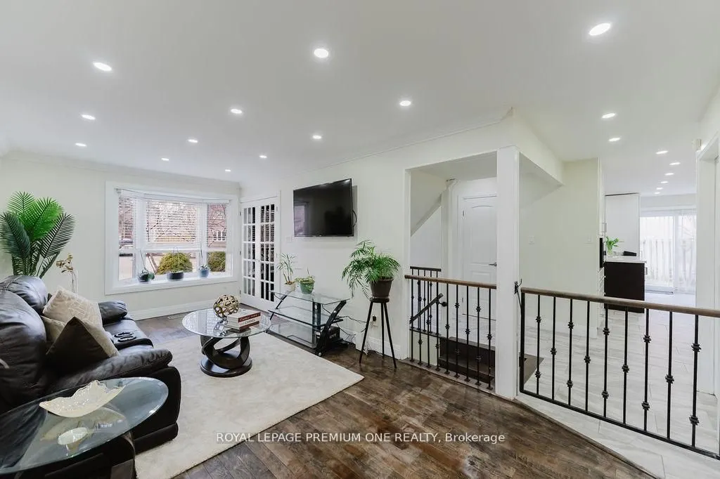 25 Sir Lancelot Court