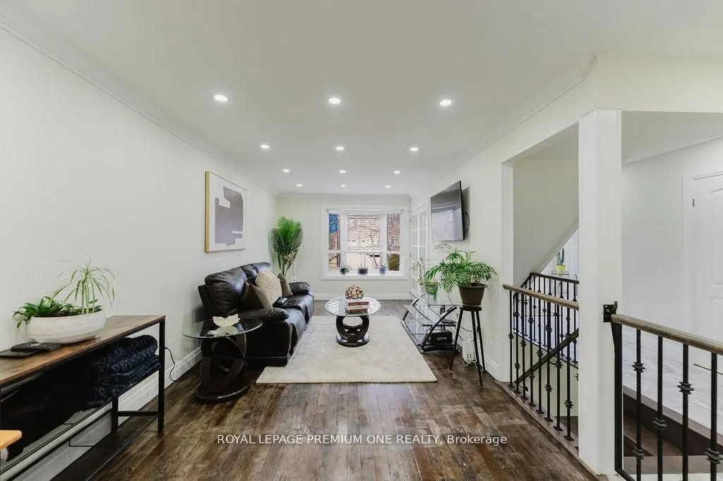 25 Sir Lancelot Court