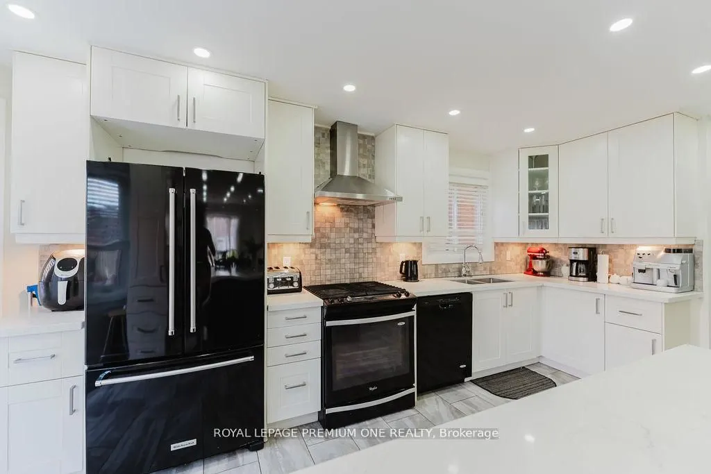25 Sir Lancelot Court