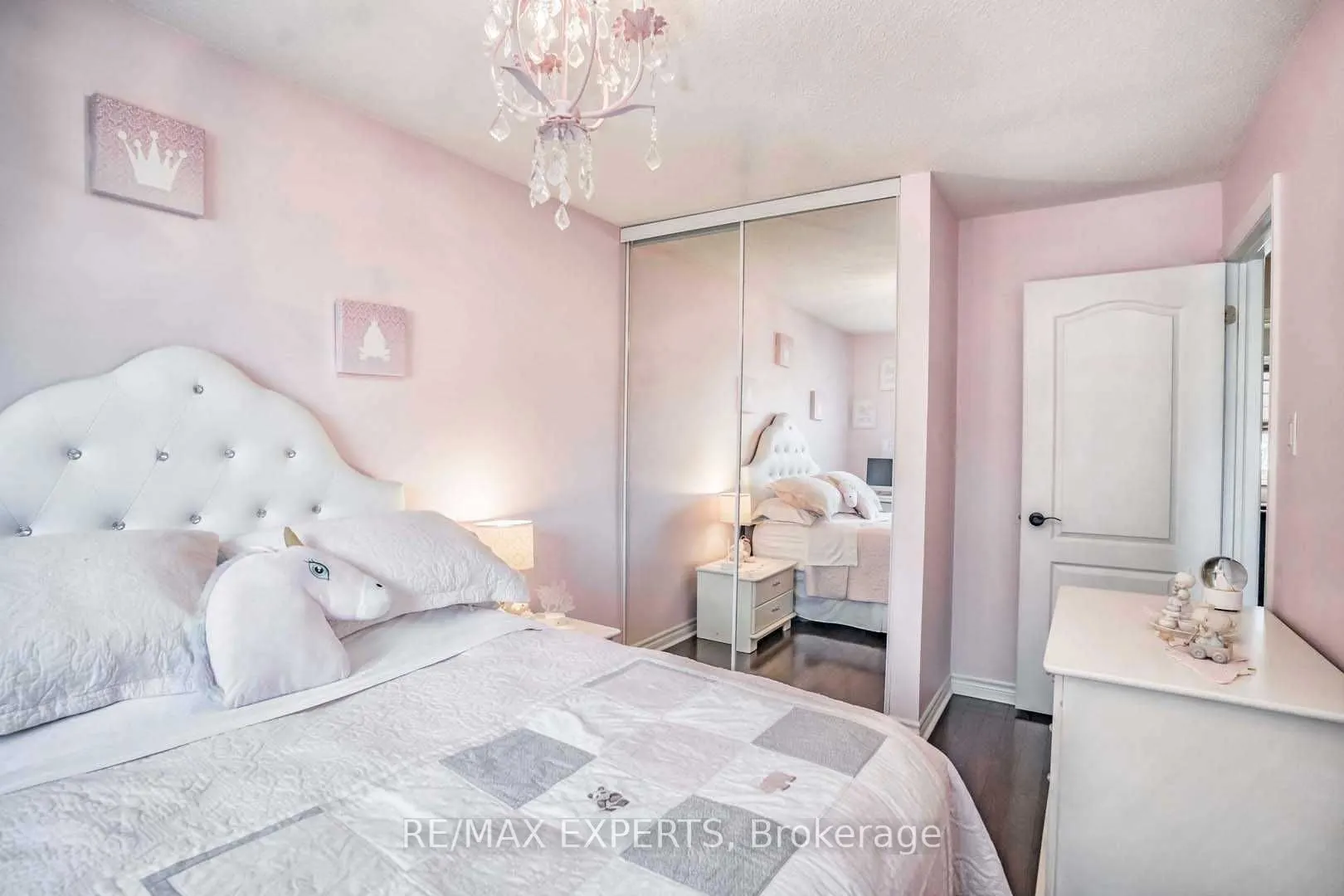 101 Morley Crescent #101