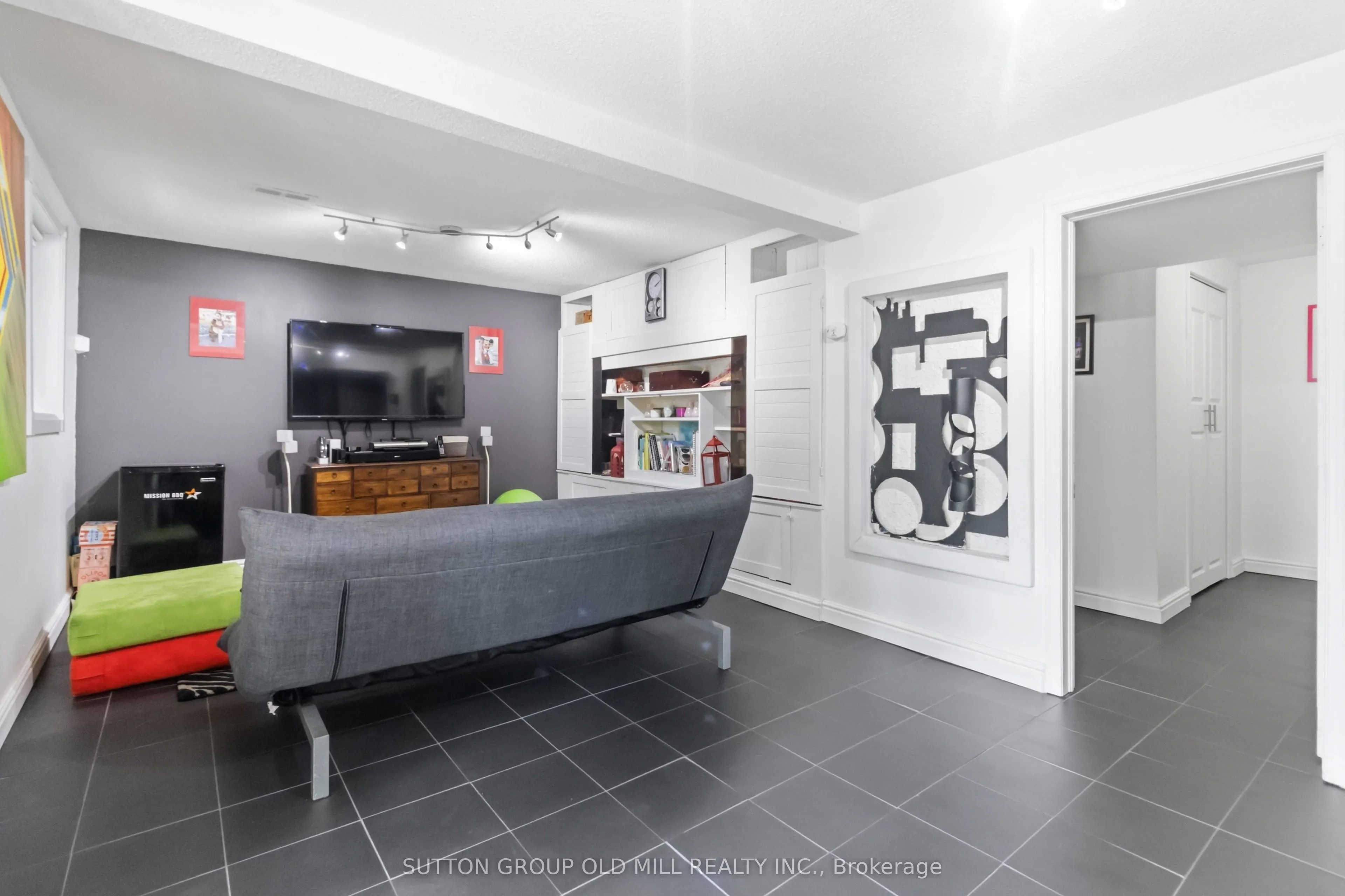 2811 Constable Road