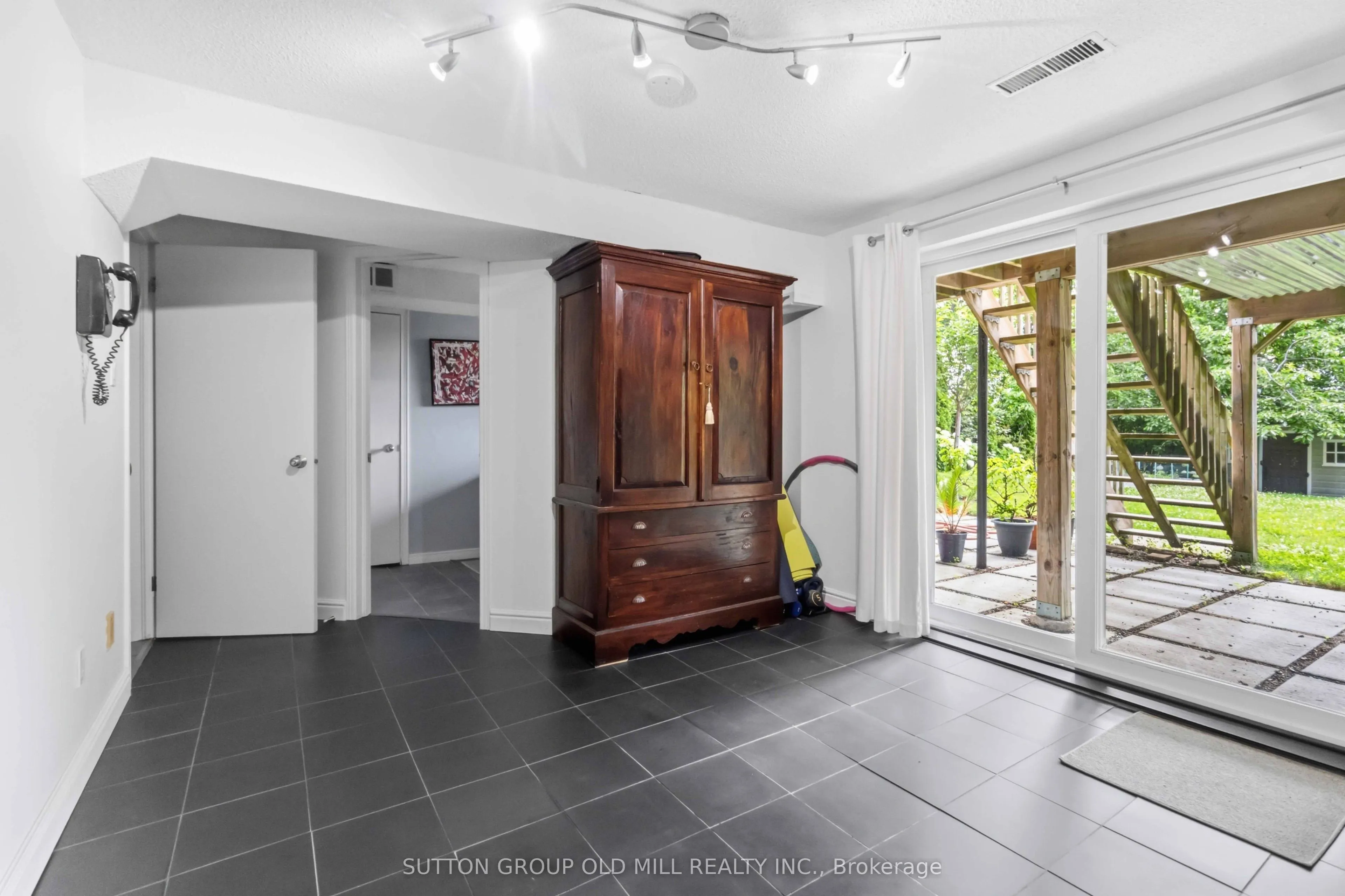 2811 Constable Road