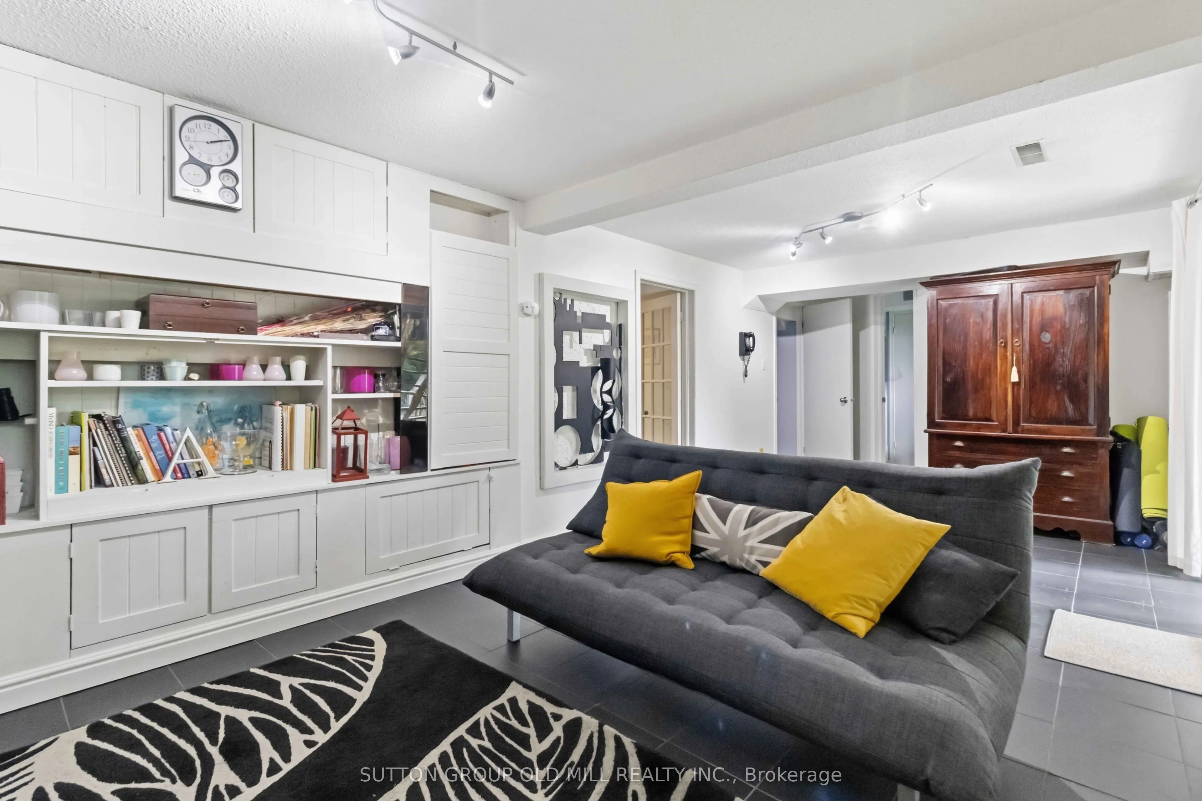 2811 Constable Road